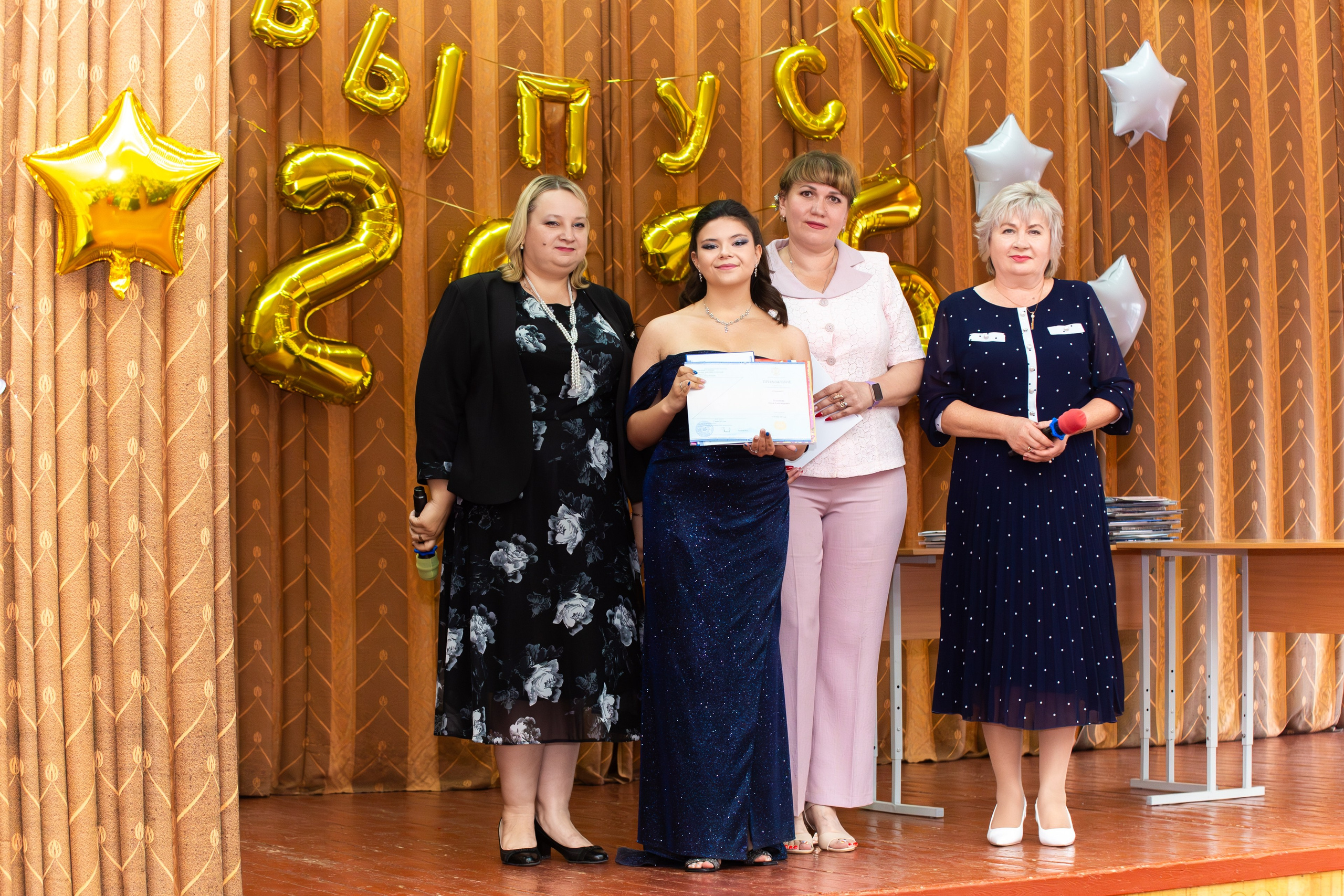 ВРУЧЕНИЕ ДИПЛОМОВ 2025 9 ШКОЛА Г.МЦЕНСК. Профессиональный фотограф в Мценске и Орловской области