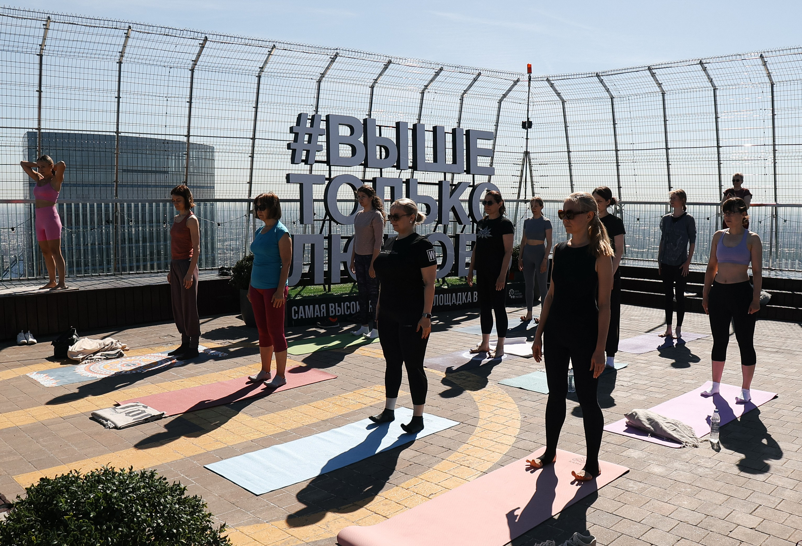 Йога на крыше Москва-Сити. Портретный фотограф Москва