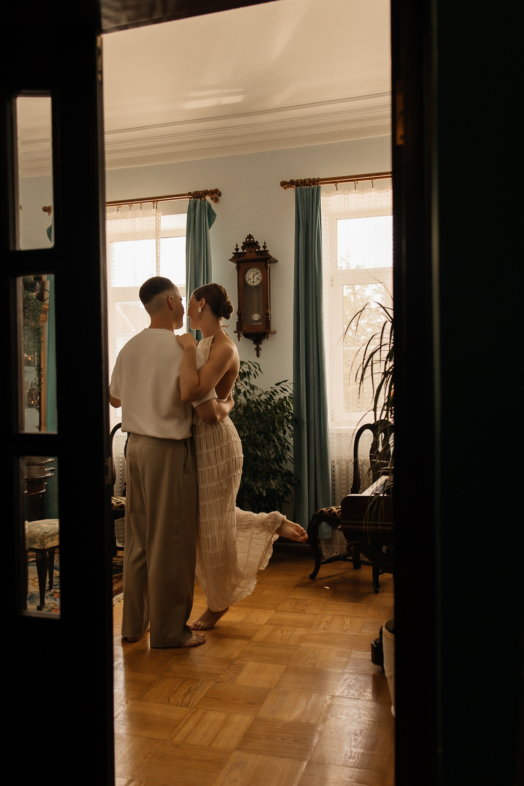 Свадьба в ретро-квартире. Свадебный и семейный фотограф Виолетта Сидельникова. Краснодар, Россия, Беларусь, Европа