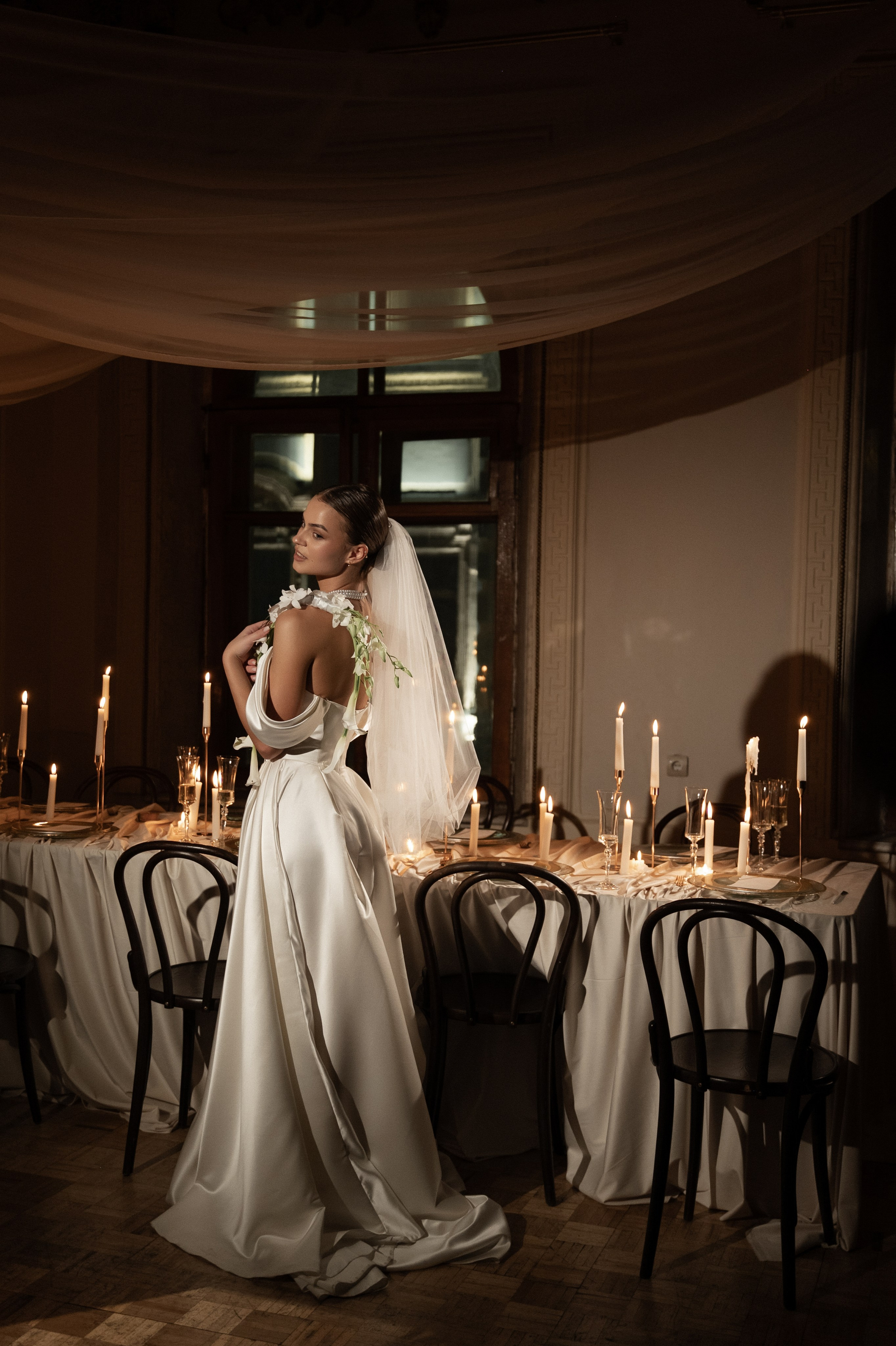 Камерный свадебный ужин при свечах в старинном особняке в фотостудии 21. Kult. Ярослава Ерина — свадебный фотограф в Москве