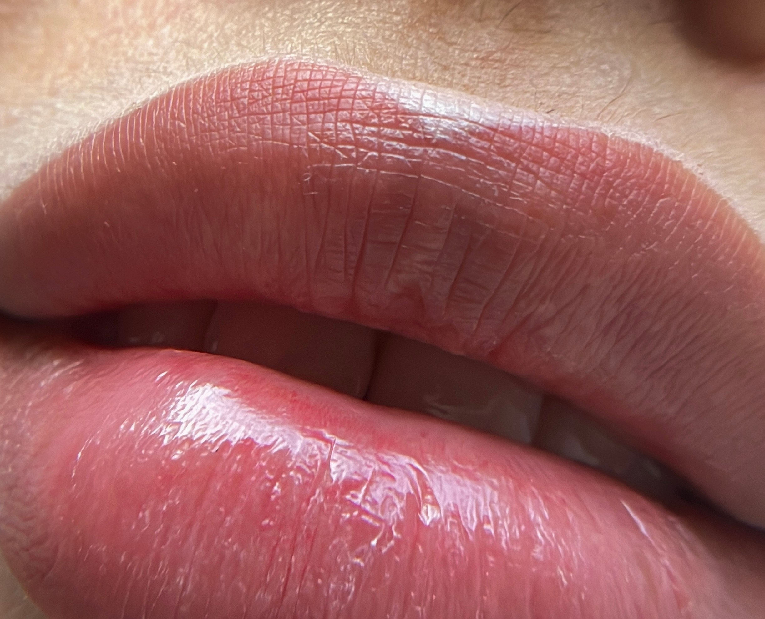 Оксана. Студия перманентного макияжа, косметологии и массажа SYMMETRY в Москве, м. Киевская