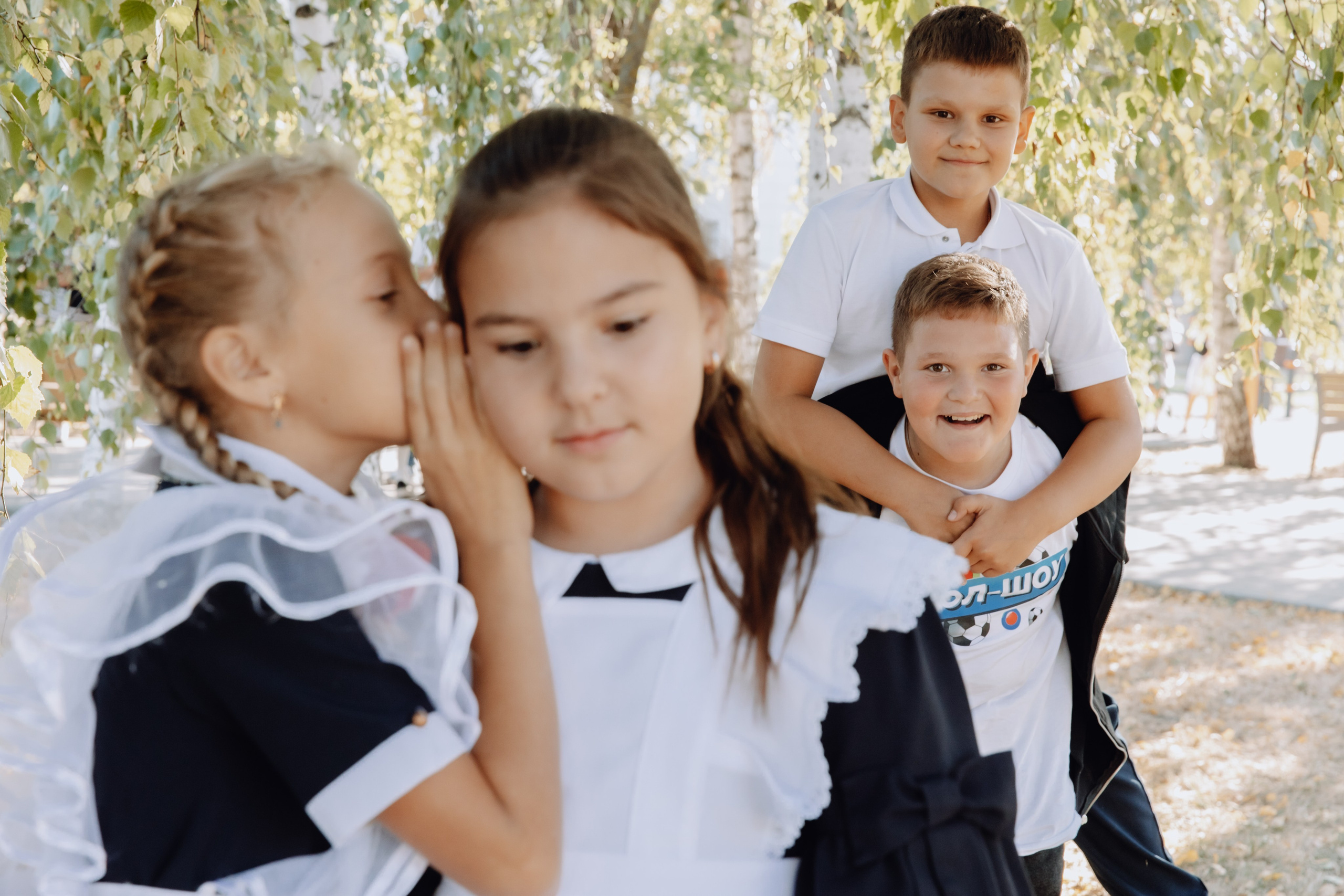 Школьные альбомы в Чернянке. Фотограф Максим Никонов