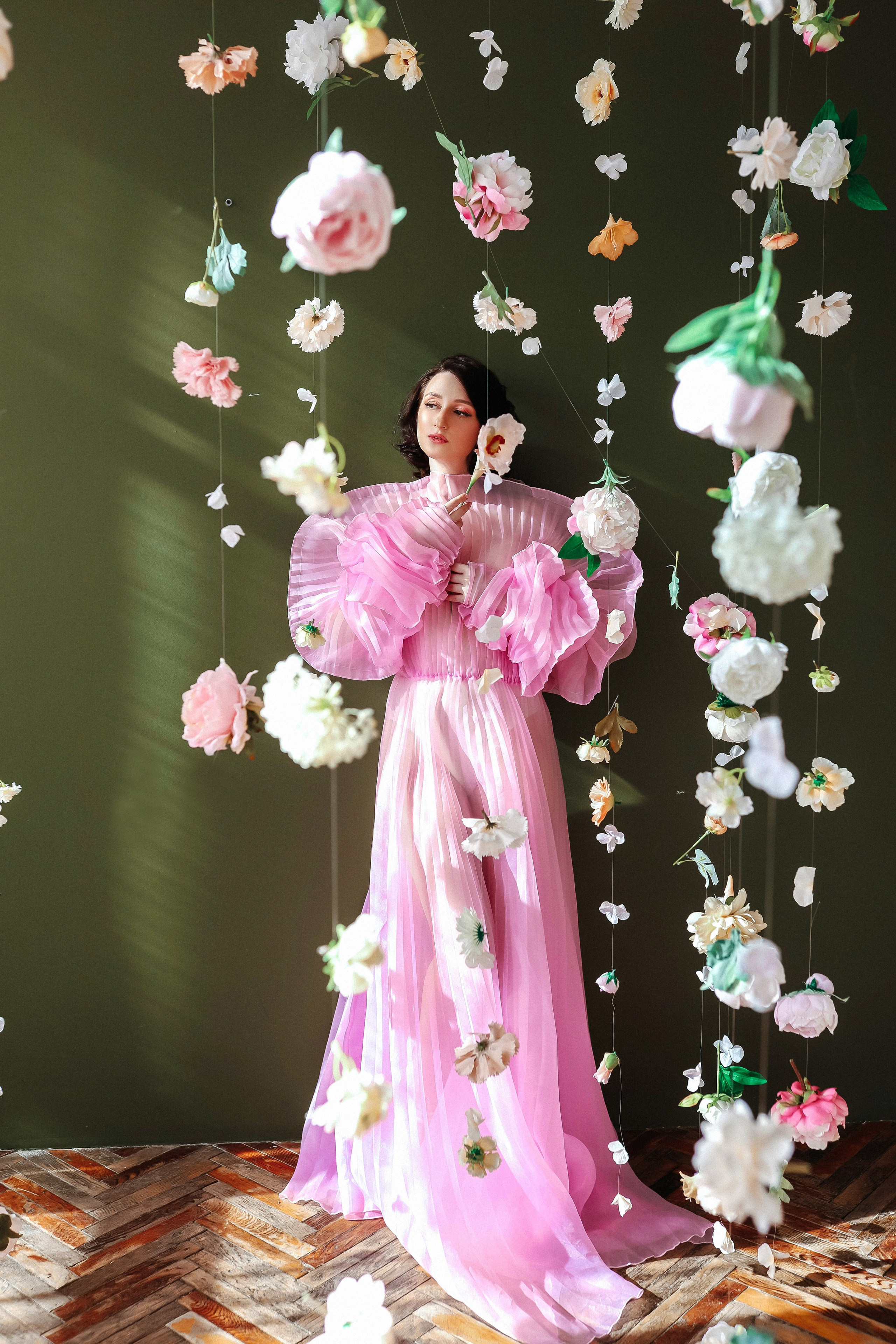 Женская фотосессия с цветами весной в Москве. Свадебный и семейный фотограф в Москве