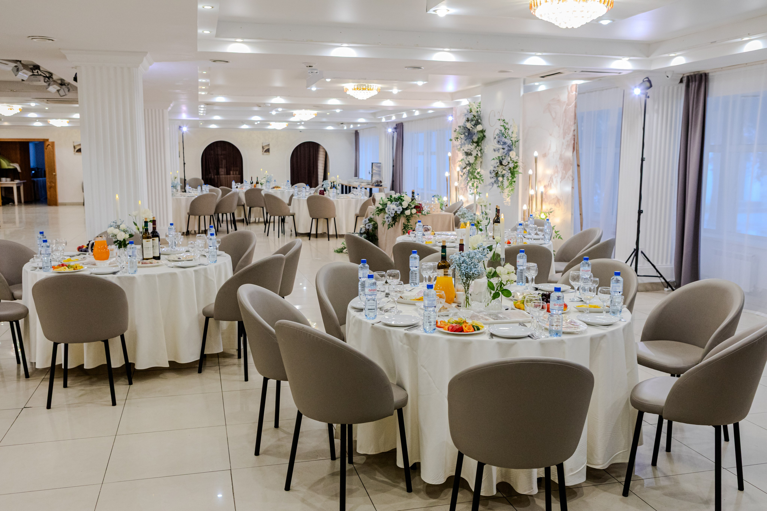 Амакс Сити-отель Уфа, фото Алексея Муравьёва, современный отель,Лобби Амакс Сити-отеля, съёмка фотографа Алексея Муравьёва, гостиничный интерьер,Номера отеля Амакс Сити Уфа, работа фотографа Алексея Муравьёва, комфортабельное размещение,Ресторан Амакс Сити-отеля, фото Алексея Муравьёва, гостиничная кухня,Рецепция Амакс Сити Уфа, съёмка Алексея Муравьёва, сервис для гостей,Спа-зона отеля Амакс Сити, фото Алексея Муравьёва, оздоровительные услуги,Конференц-зал Амакс Сити-отеля, работа фотографа Алексея Муравьёва, бизнес-мероприятия,Лифт отеля Амакс Сити Уфа, съёмка Алексея Муравьёва, современный дизайн,Номера люкс Амакс Сити, фото Алексея Муравьёва, премиальный комфорт,Зона отдыха Амакс Сити-отеля, работа фотографа Алексея Муравьёва, релакс для гостей,Инфраструктура Амакс Сити Уфа, съёмка Алексея Муравьёва, гостиничные услуги,Паркинг отеля Амакс Сити, фото Алексея Муравьёва, безопасность гостей,Вестибюль Амакс Сити, работа фотографа Алексея Муравьёва, элегантность интерьера,Номера стандарт Амакс Сити-отеля, съёмка Алексея Муравьёва, удобство проживания,Общественные зоны Амакс Сити Уфа, фото Алексея Муравьёва, современный дизайн,Ресторан и бар Амакс Сити, работа фотографа Алексея Муравьёва, гастрономические предложения,Интерьер отеля Амакс Сити Уфа, фото Алексея Муравьёва, гостиничный стиль,Мебель номеров Амакс Сити, съёмка Алексея Муравьёва, комфорт для постояльцев,Освещение отеля Амакс Сити, работа фотографа Алексея Муравьёва, уют для гостей,Терраса Амакс Сити-отеля, фото Алексея Муравьёва, панорамный вид