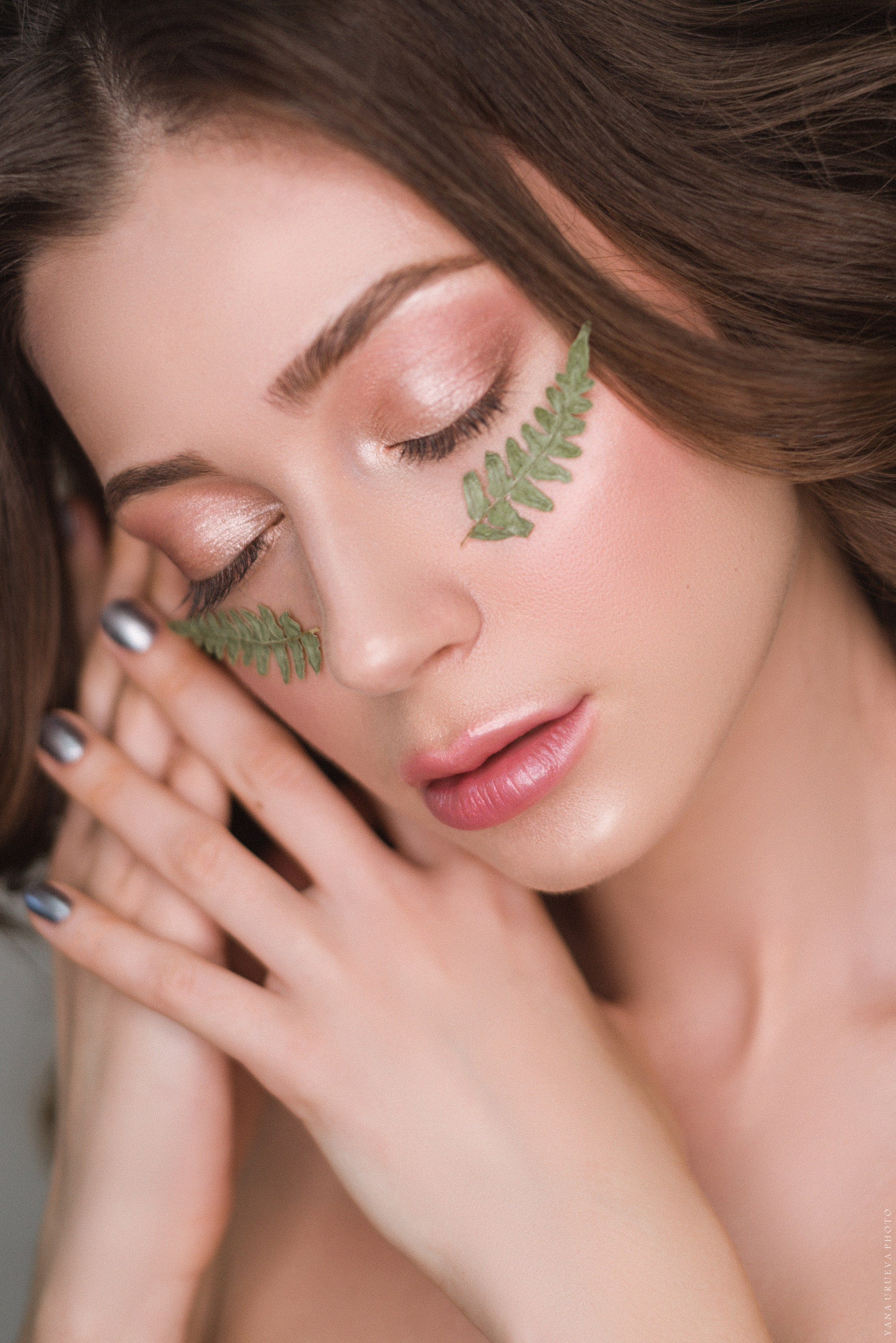 портрет с нюдовым макияжем