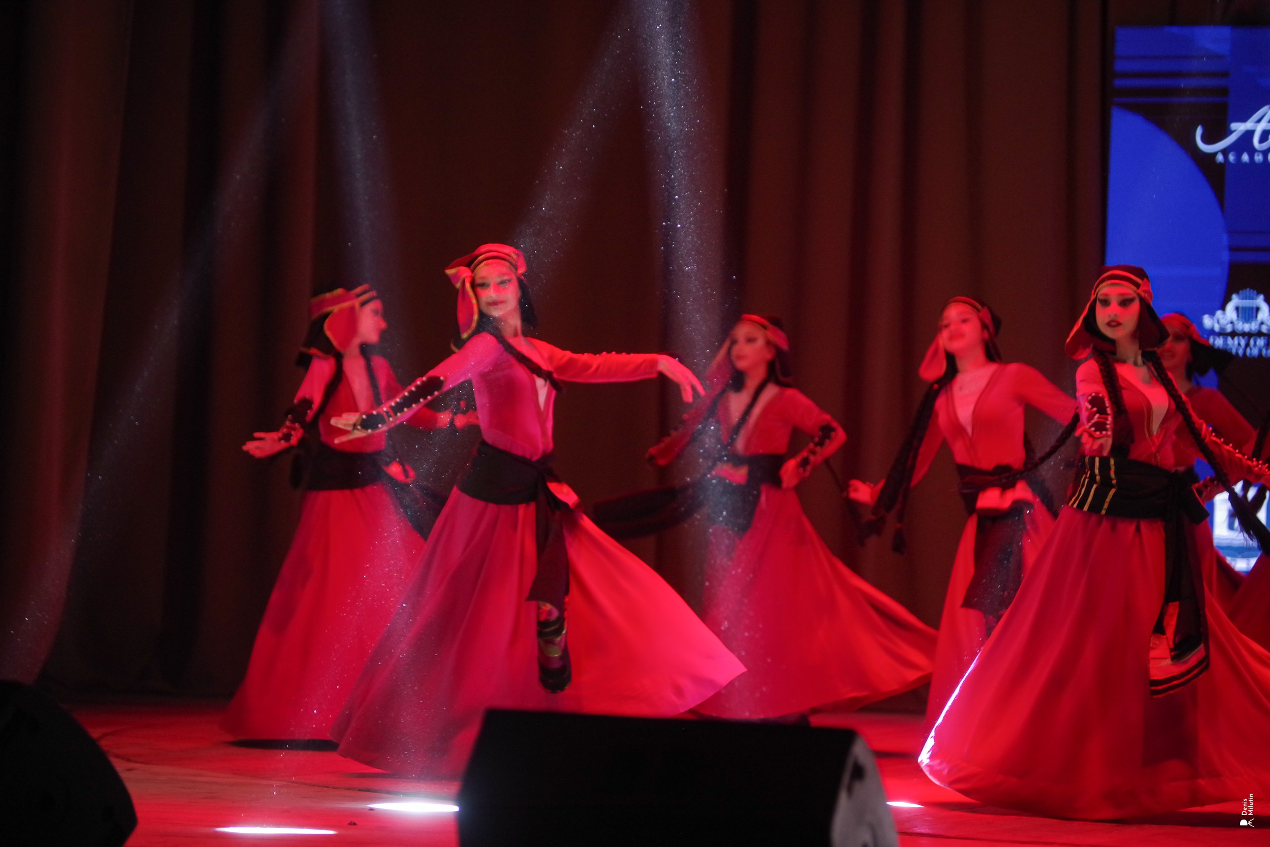 Танцы в Хоби. Портретный фотограф Денис Милютин