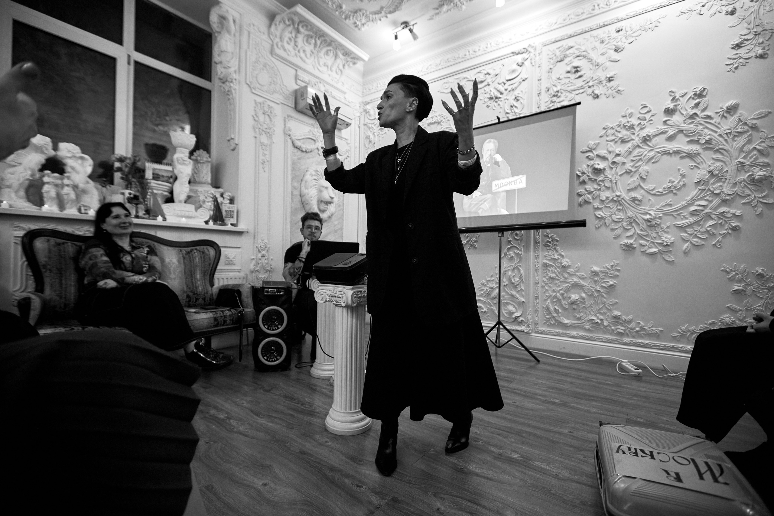 Проект «Соображаем на троих» лекция по А. Чехову в салоне «Аврора». Фотограф Юлия Маринина