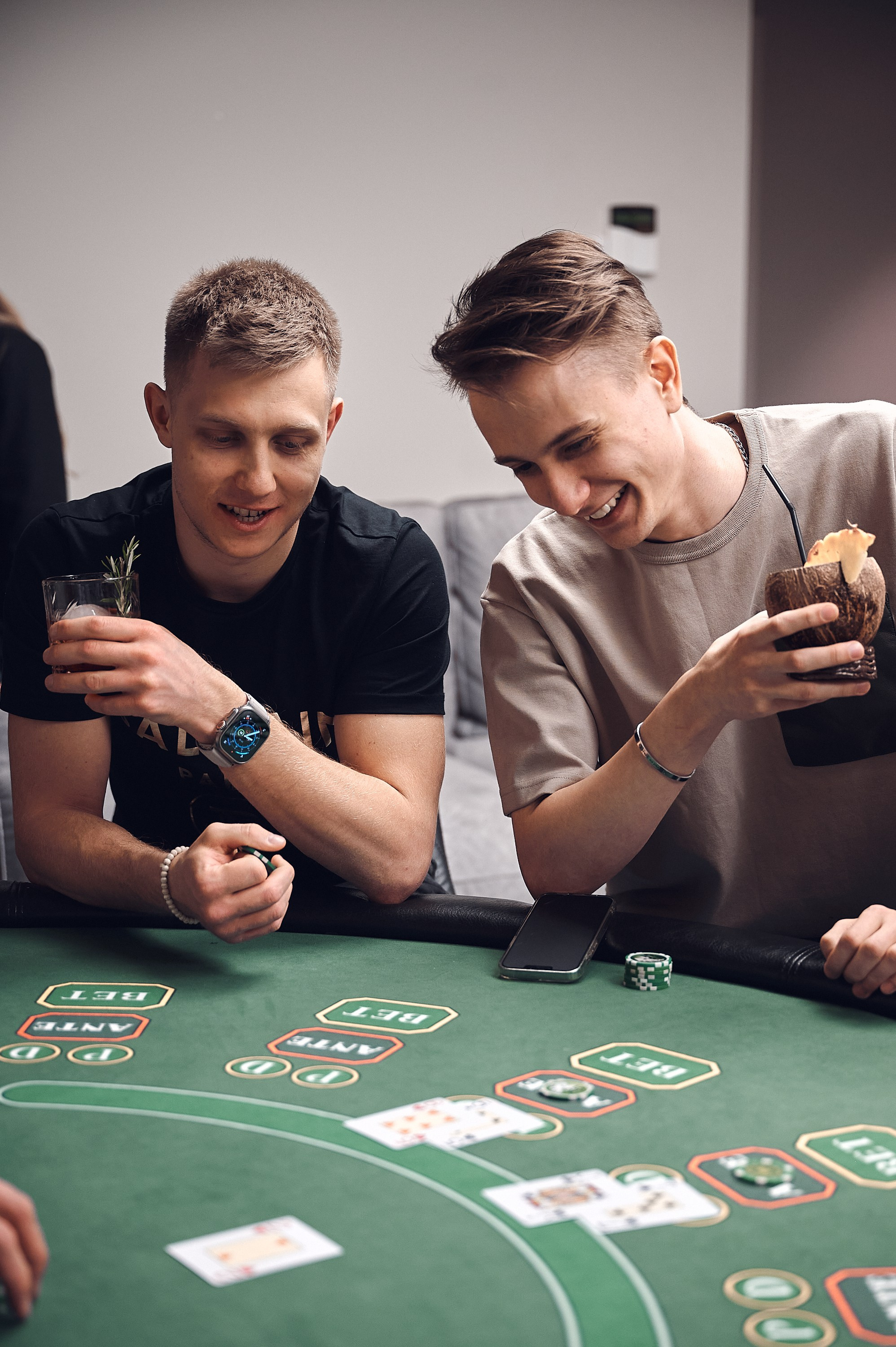 Фотограф Артём Савиных | Свадебная, репортажная, семейная съёмка Москва. Артём Савиных — профессиональный фотограф в Москве | Репортажи, свадьбы, портреты