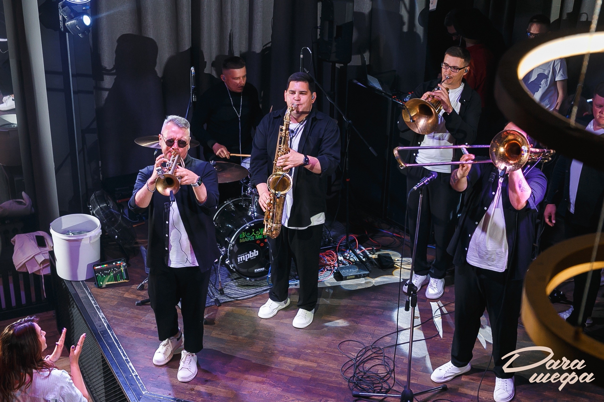 Мегаполис брасс бенд и диджей Роман Косарев в Даче Шефа. Событийный фотограф Максим Бескоровайновнов