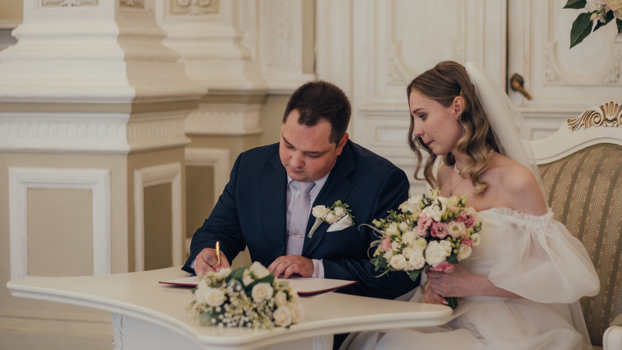 Пара в ЗАГСе фото