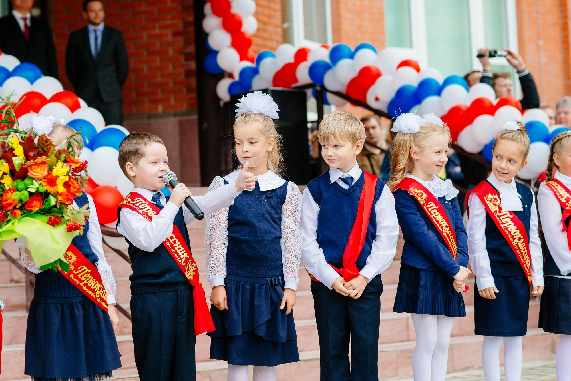 Фотосъемка первоклассников. Фотосъемка 1 сентября. Фотограф в школу.Первоклассник и первая учительница 