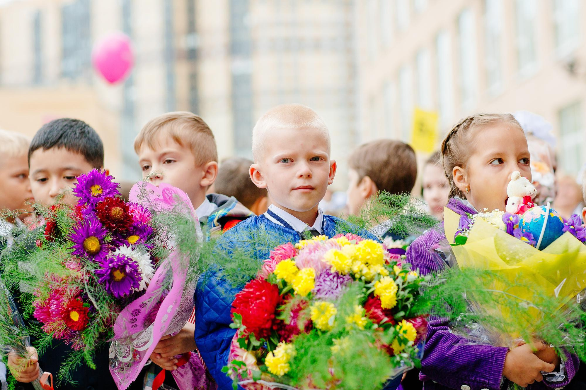 Фотосъемка первоклассников. Фотосъемка 1 сентября. Фотограф в школу. Портрет с учителем.