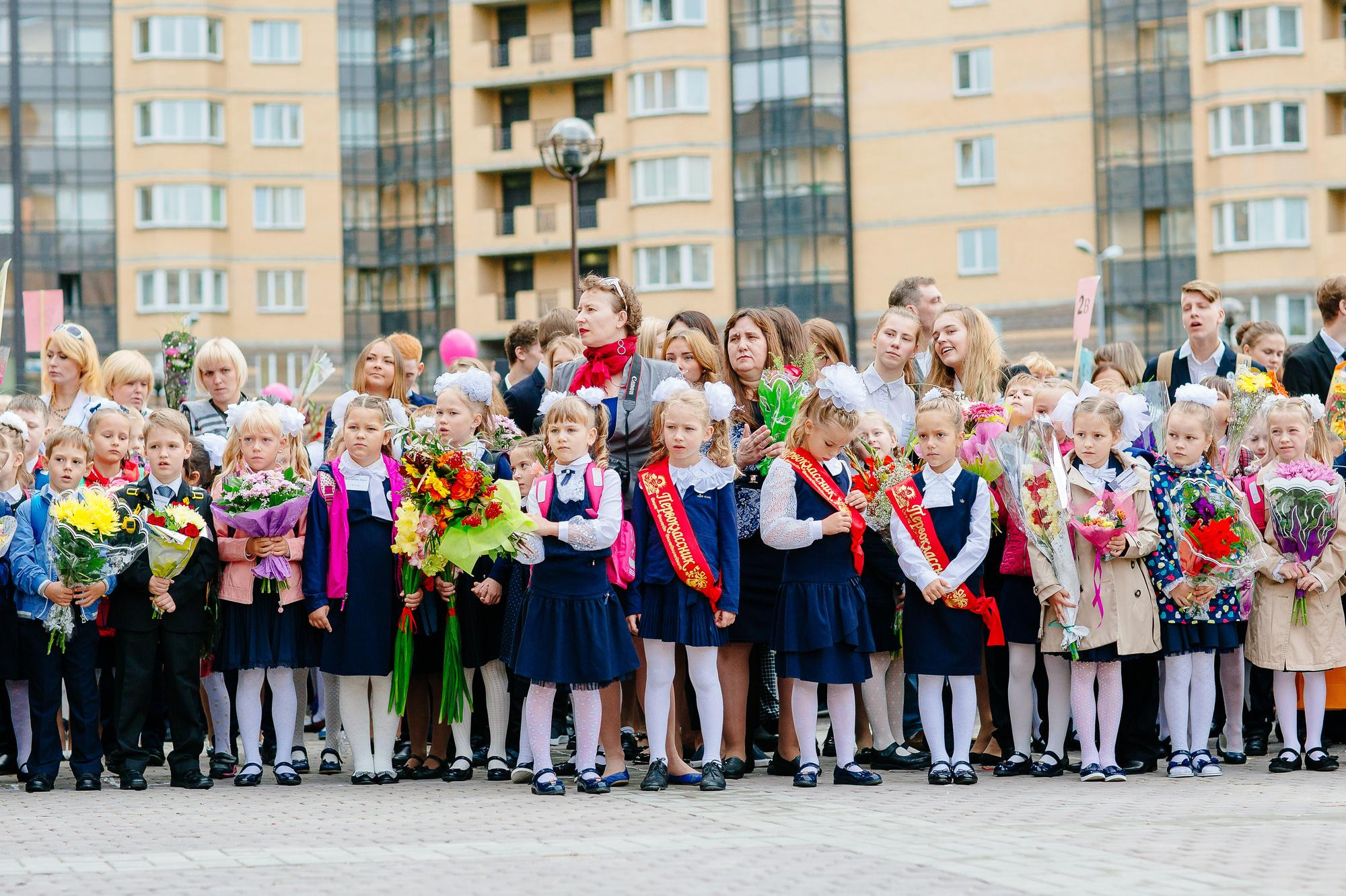 Фотосъемка первоклассников. Фотосъемка 1 сентября. Фотограф в школу. Фотосъемка линейки на 1 сенртября.