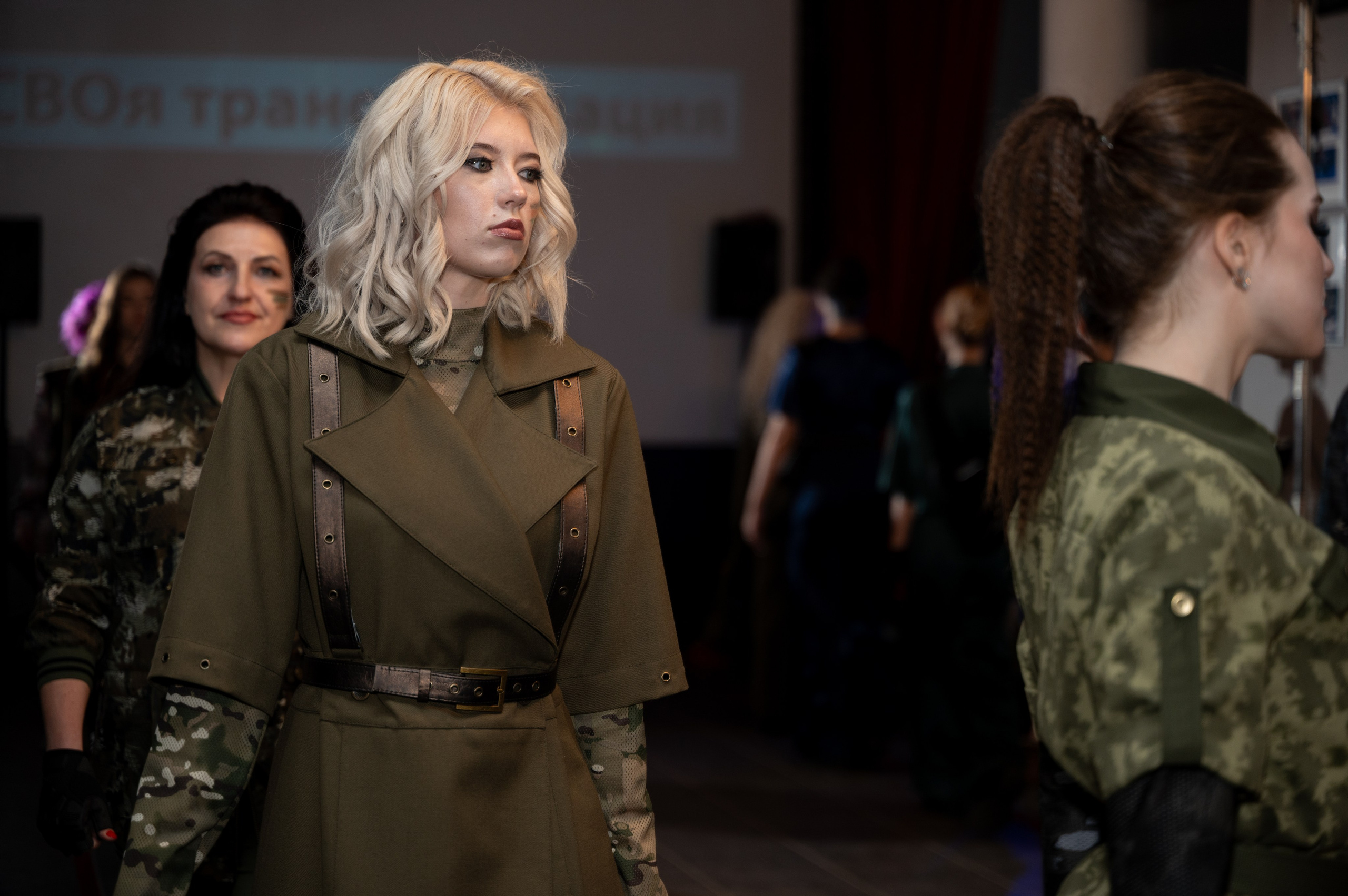 Закрытый показ милитари «Своя трансформация» дизайнера Юлии Бойченко | 24.04.2025. Фотограф в Омске Елизавета Кириллова