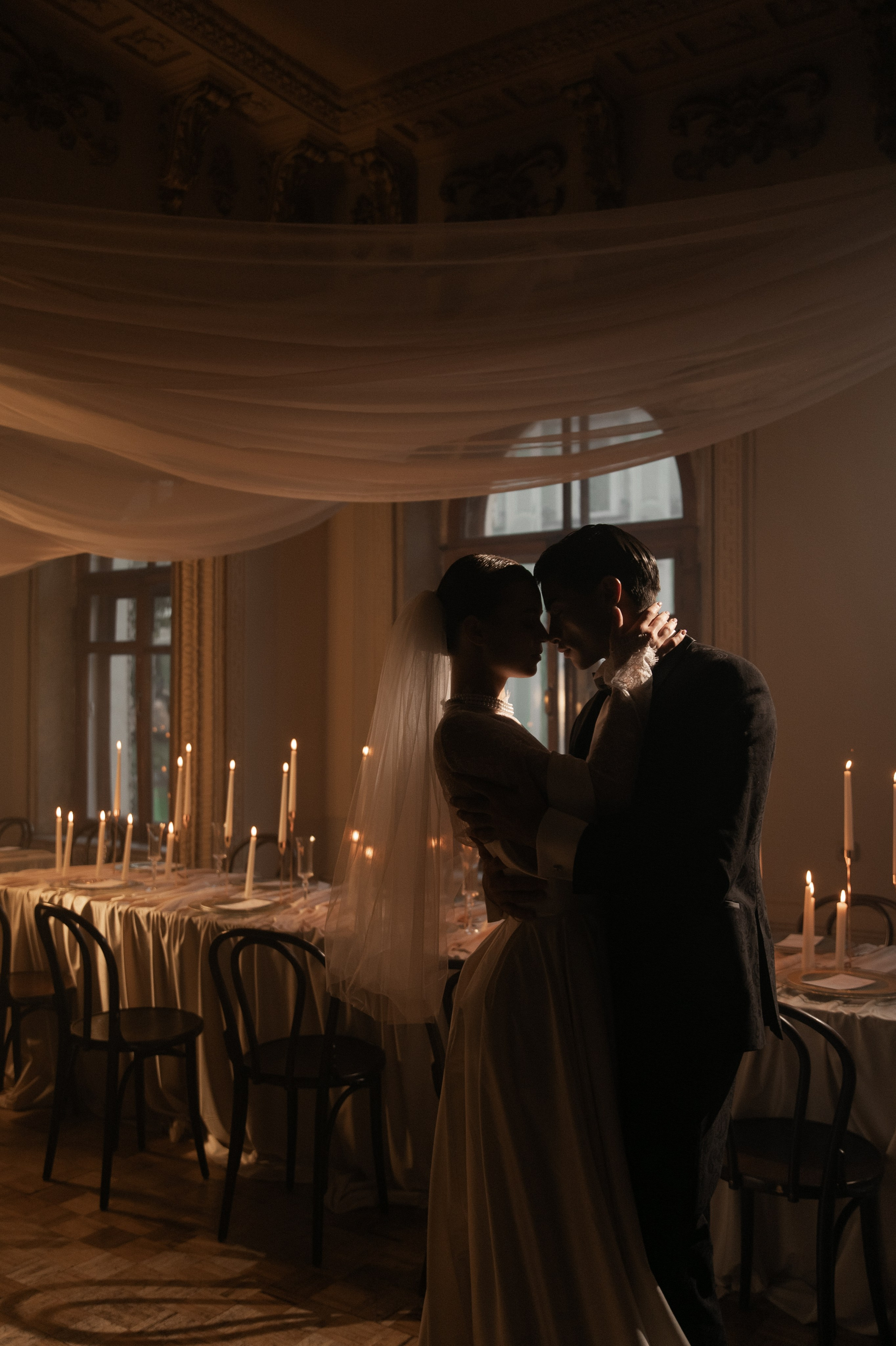 Камерный свадебный ужин при свечах в старинном особняке в фотостудии 21. Kult. Ярослава Ерина — свадебный фотограф в Москве