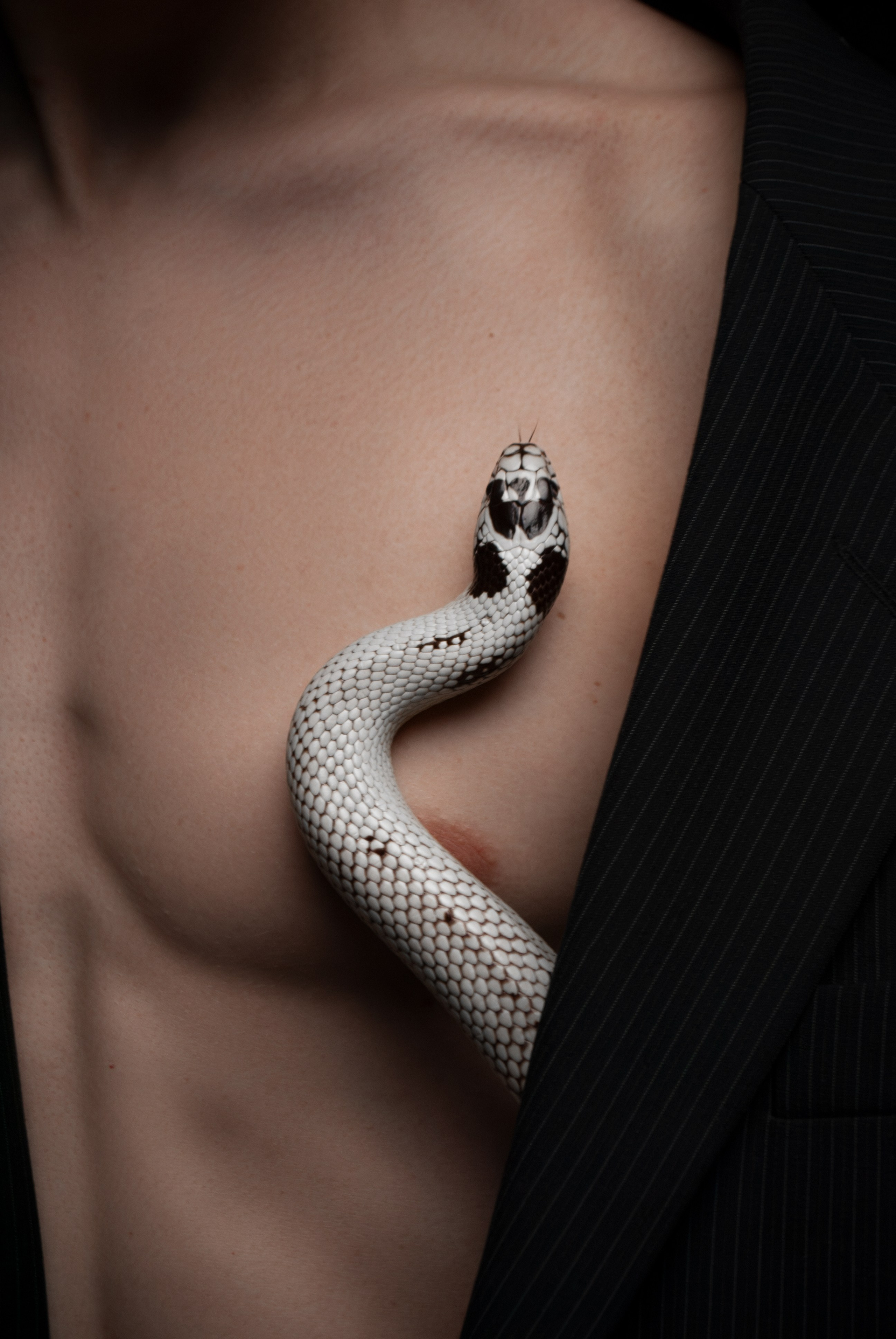 Егор: съёмка со змеёй. Фотограф Белов Тимофей | Красноярск