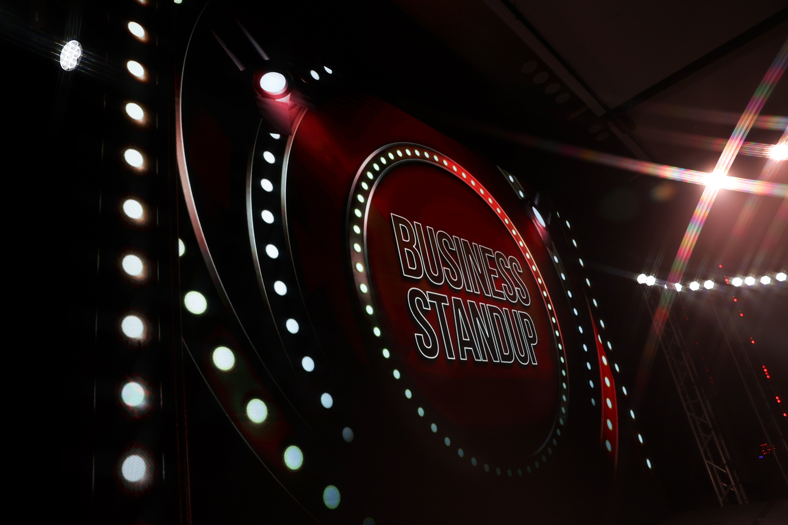 Оскар Хартманн. Business standup тур. Александра, репортажный и событийный фотограф