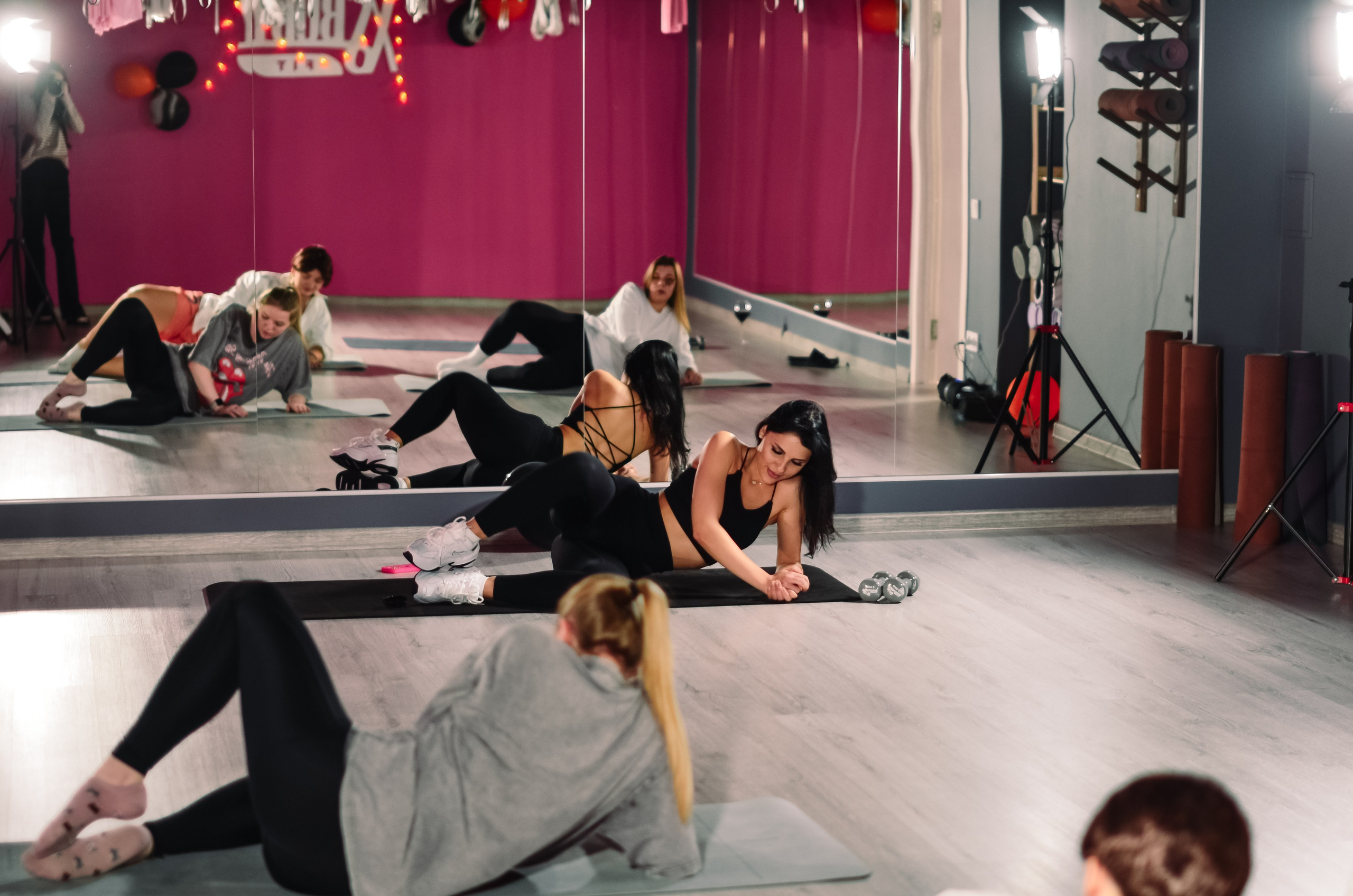 Фоторепортаж мероприятия в фитнес-клубе. Денисова Аля — фотограф для парных съемок и индивидуальных историй в Барнауле