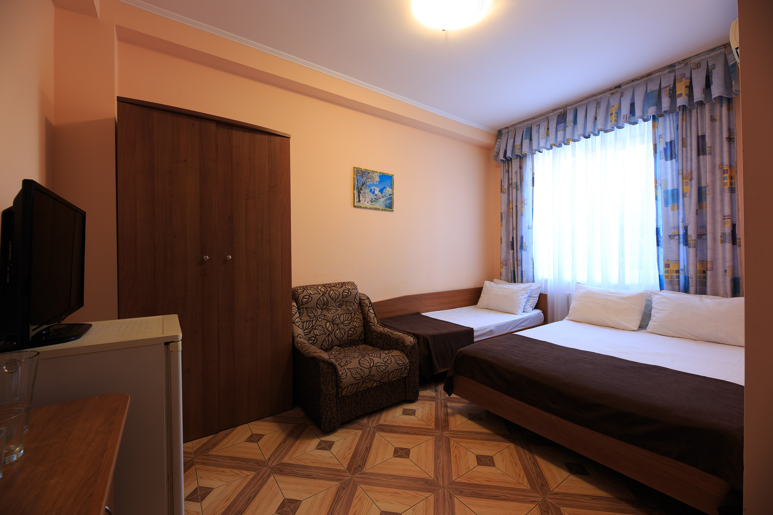 Фотосъёмка номеров с дополнительным освещением. Профессиональная фотосъёмка интерьеров, предметная фотосессия еды для меню г. Анапа