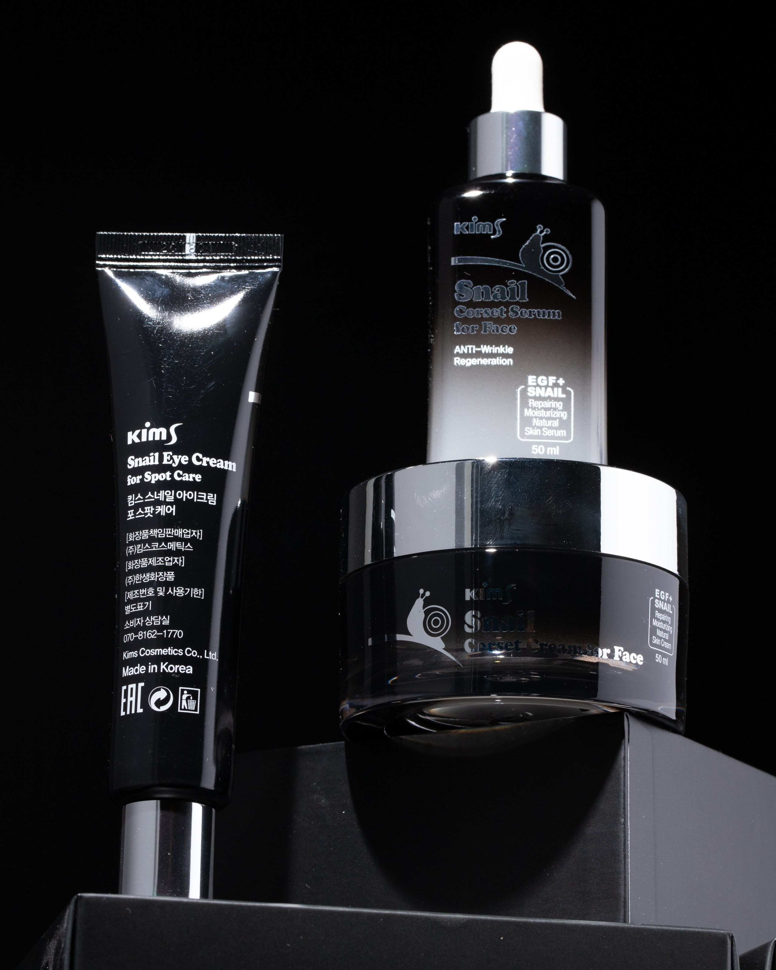 BEFORE / AFTER. RETOUCHER / Beauty / Product / Fashion / Commercial