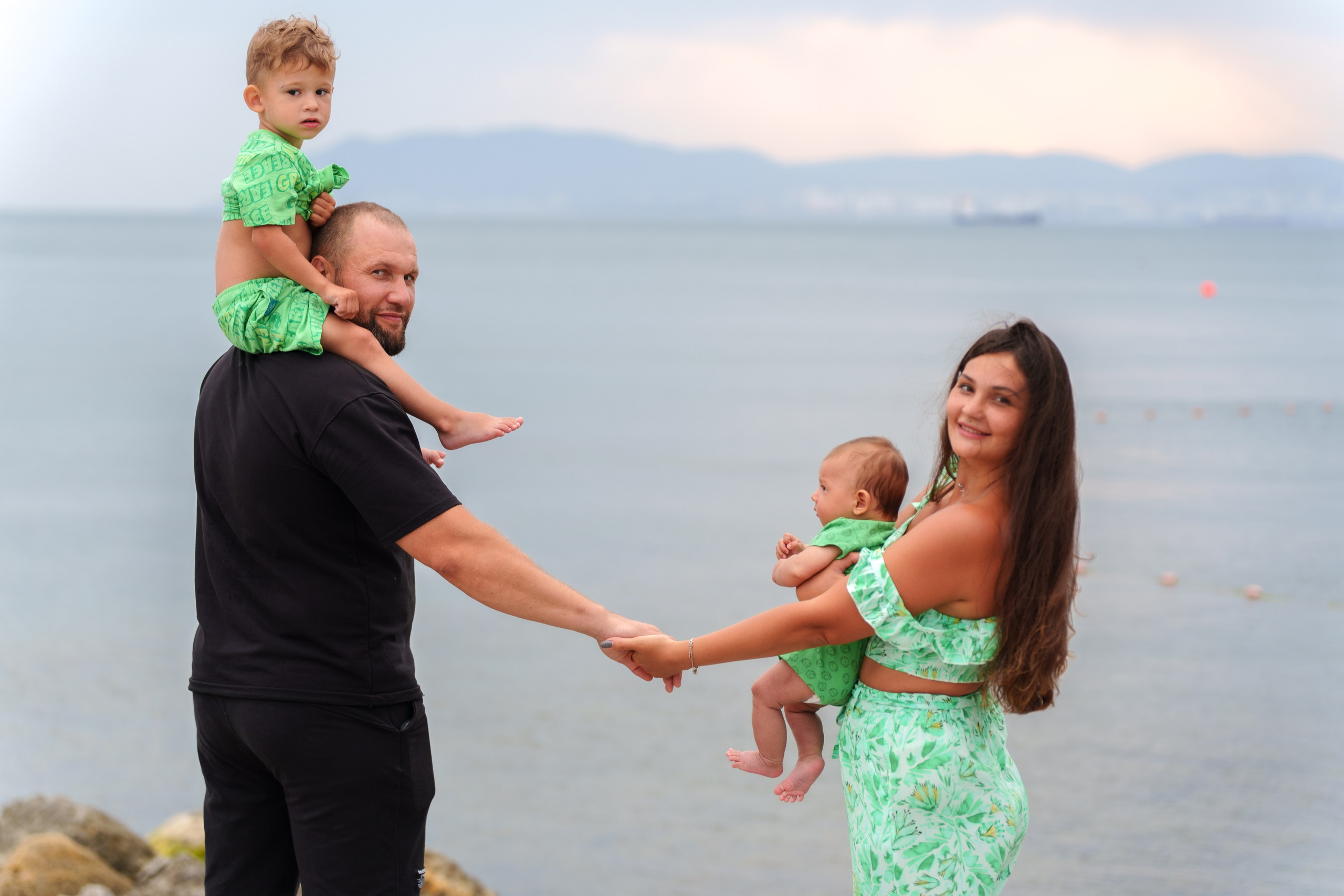 Семейная фотосессия на морском закате (01.09.2023). Фотограф Андрей Чеботок (Белгород, Курск, Воронеж, Старый Оскол)