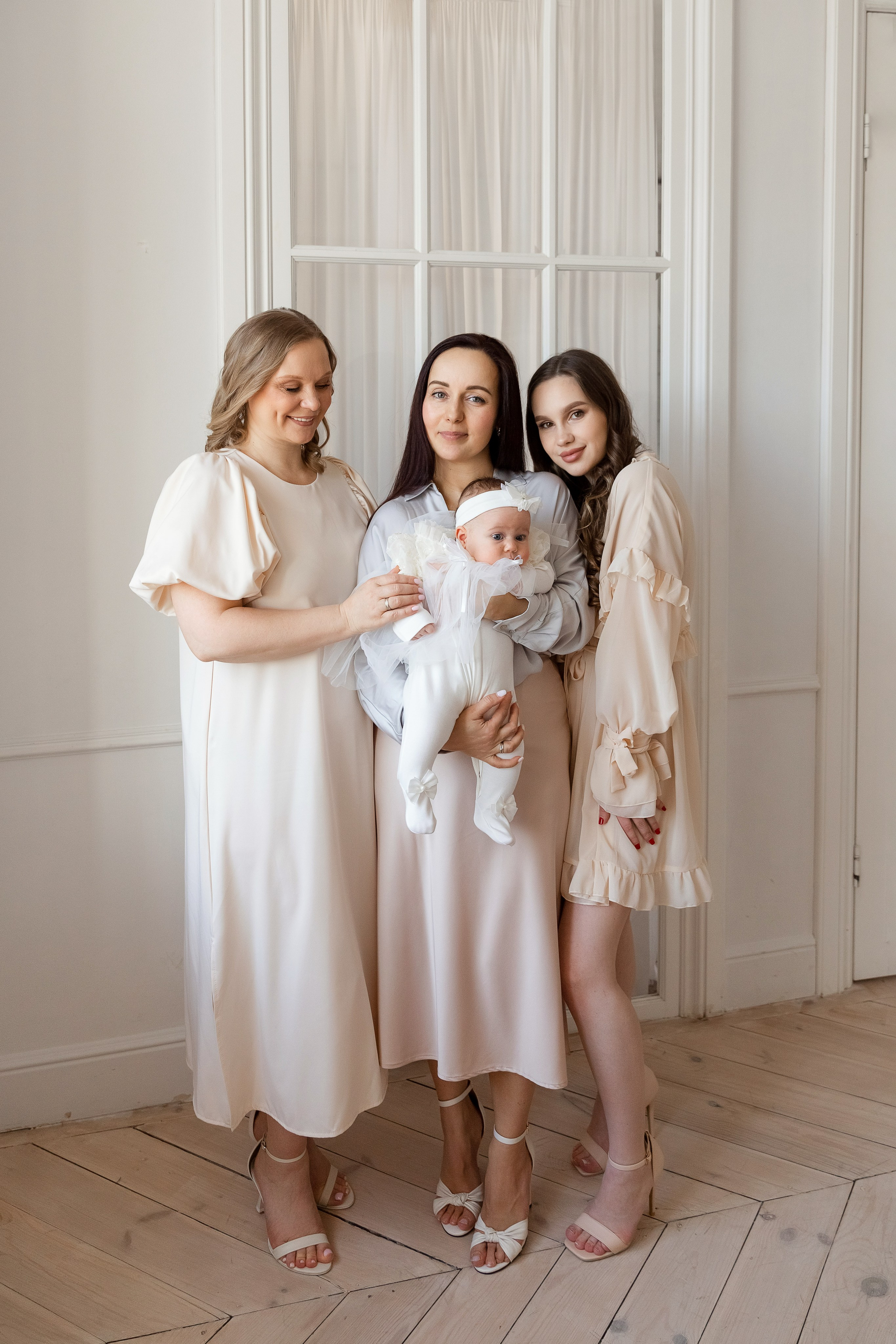 Съемка большой семьи в студии «Villa Nina». Семейный фотограф в Екатеринбурге Маргарита Курносова