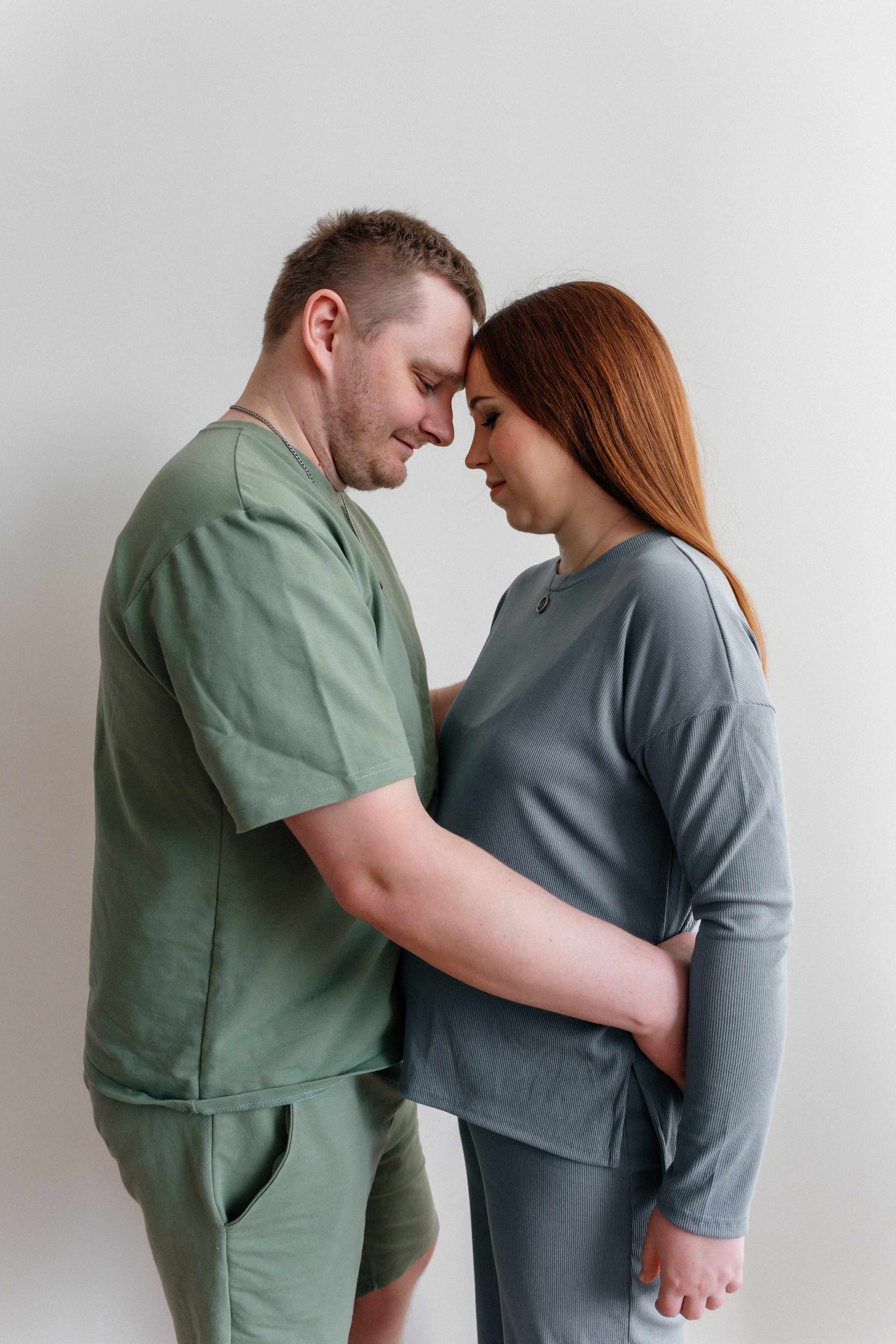 Нежность ожидания: фотосессия беременной девушки. Ваш семейный фотограф в Минске — Вика Трегубова