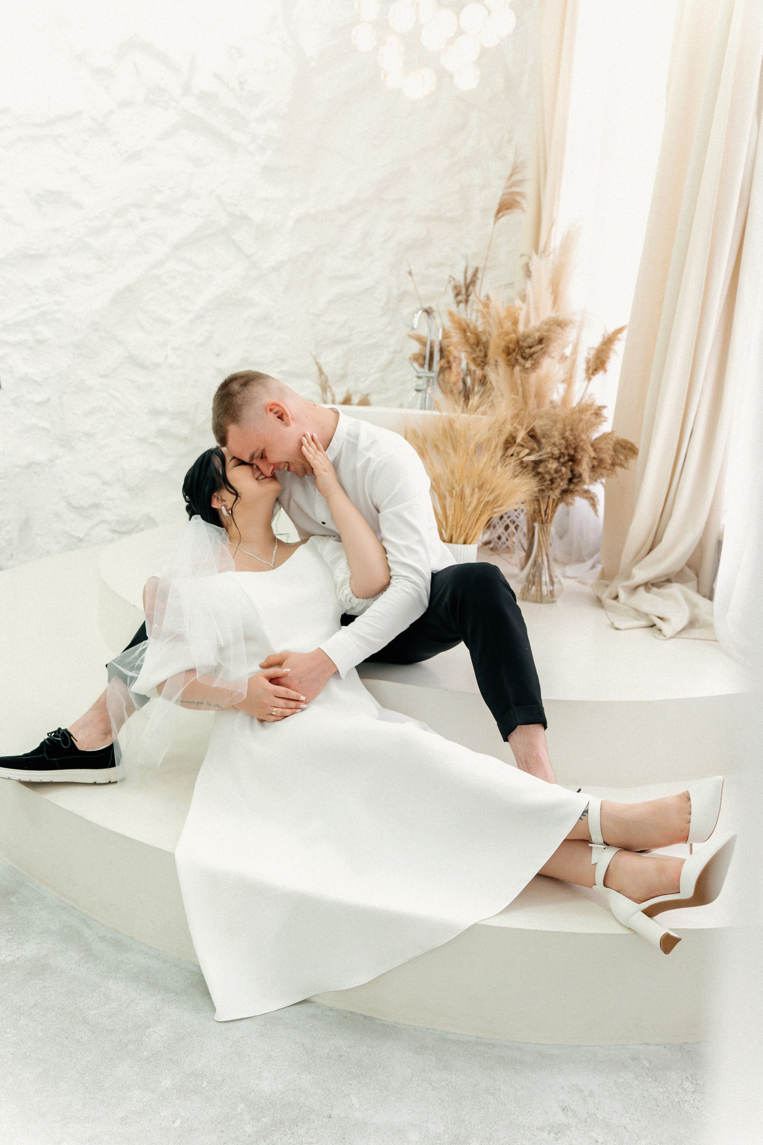 Студийная свадебная история любви. Ваш семейный фотограф в Минске — Вика Трегубова