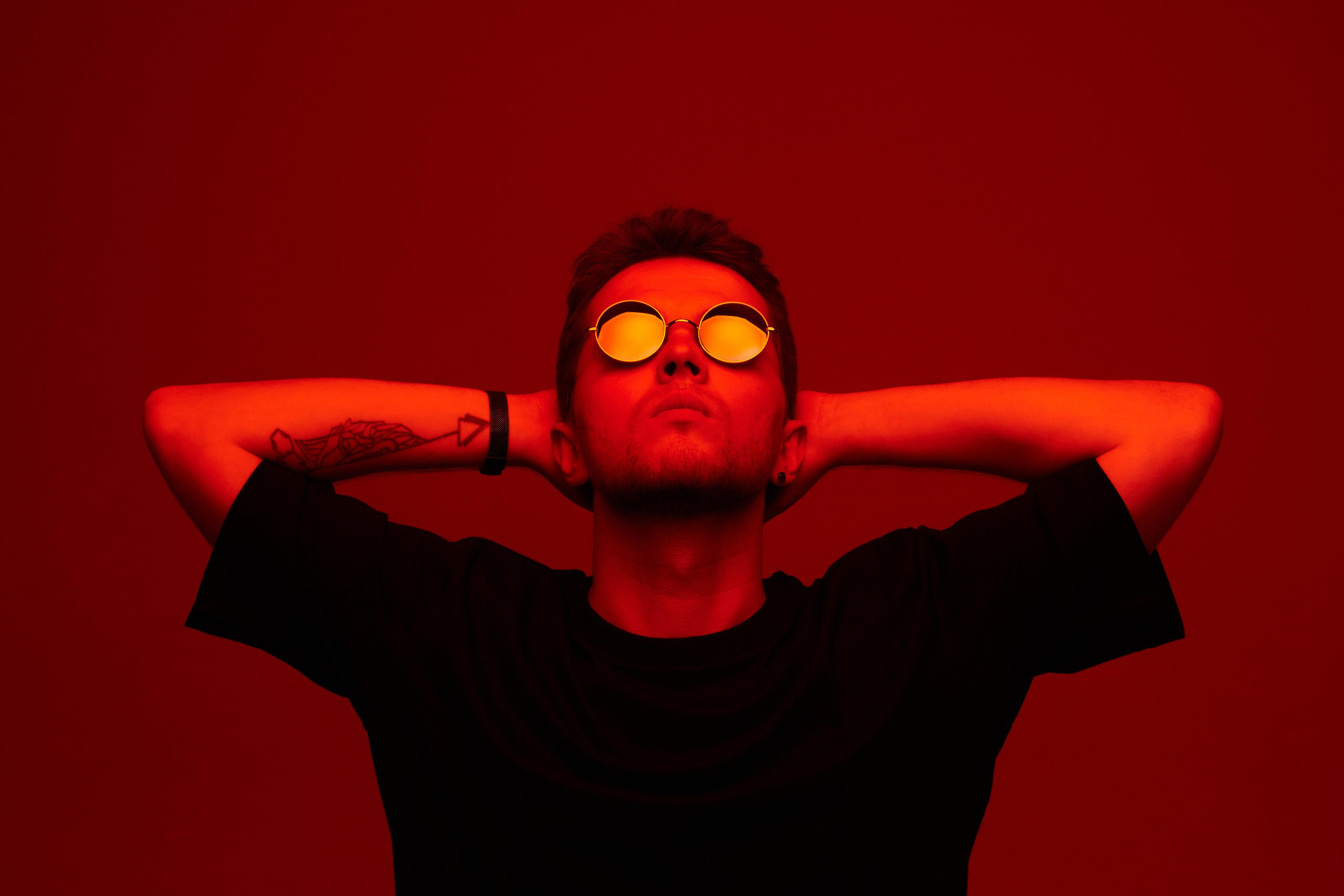 Мужская фотосессия с цветным светом в Санкт-Петербурге. Сергей Ильин | Фотограф