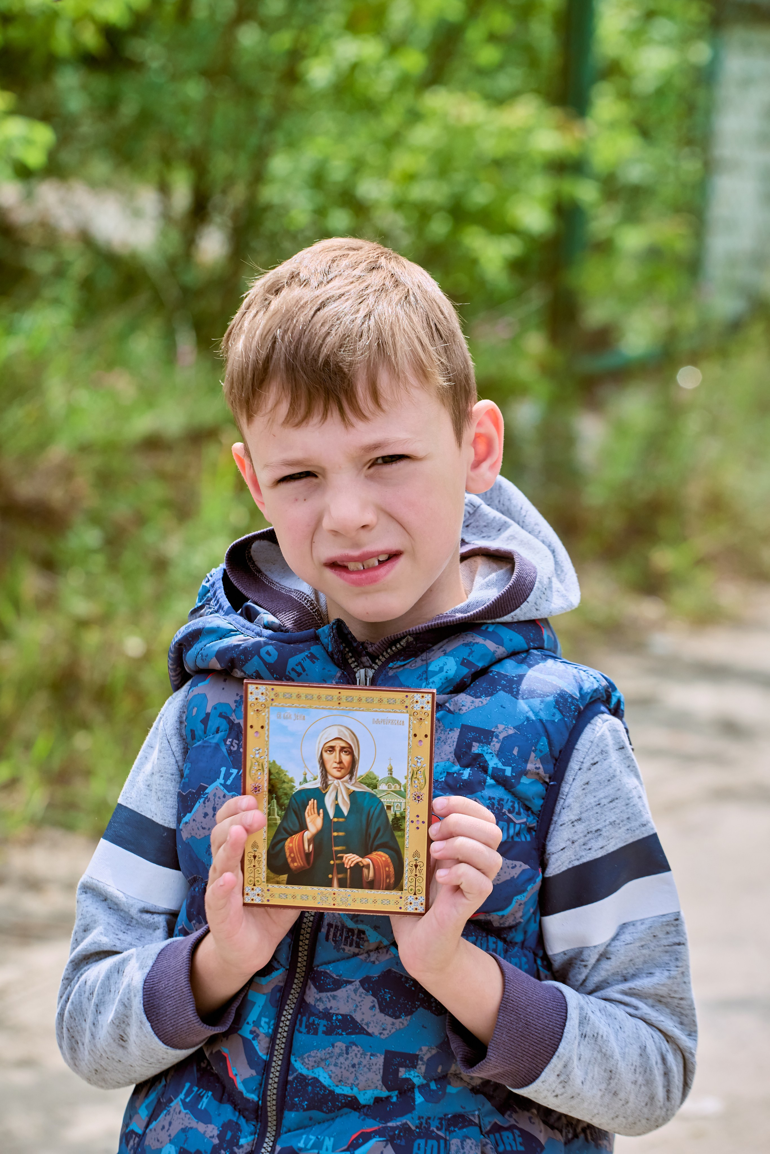Мальчик с Иконой встречает Крестный ход в Дзержинске