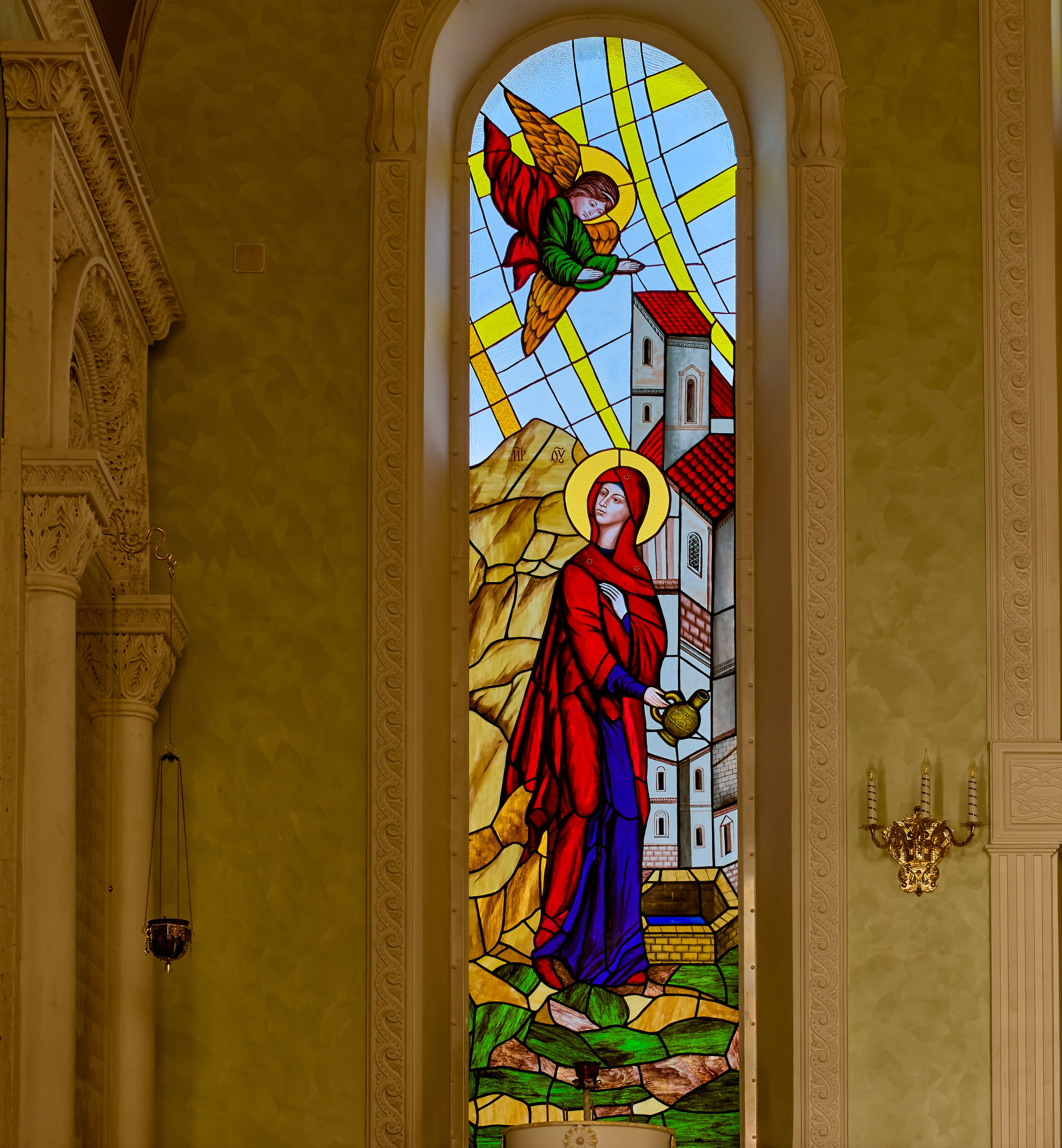 Витраж Пресвятой Богородицы. Храм Пророка Божия Илии. Г. Дзержинск