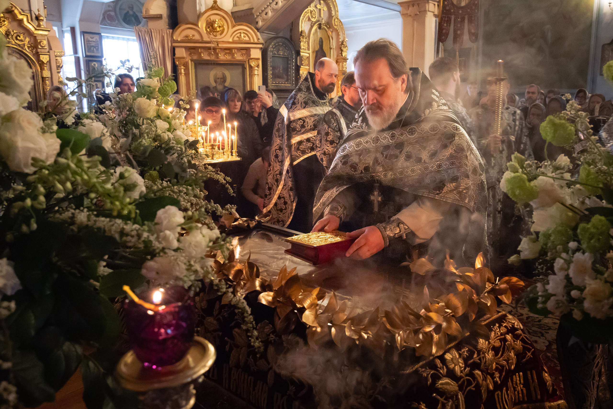Богородский храм. Вынос Плащаницы. Антон и Татьяна Денисенко — В храме