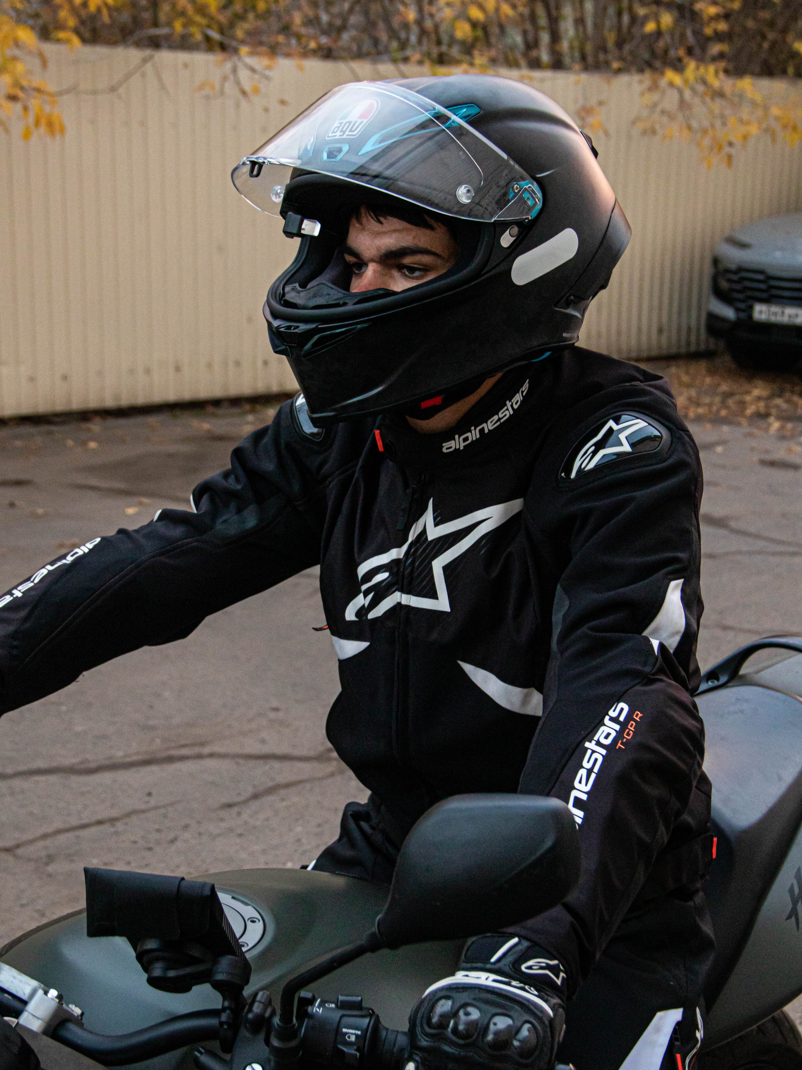 Мотоциклетный шлем. «Матрица»