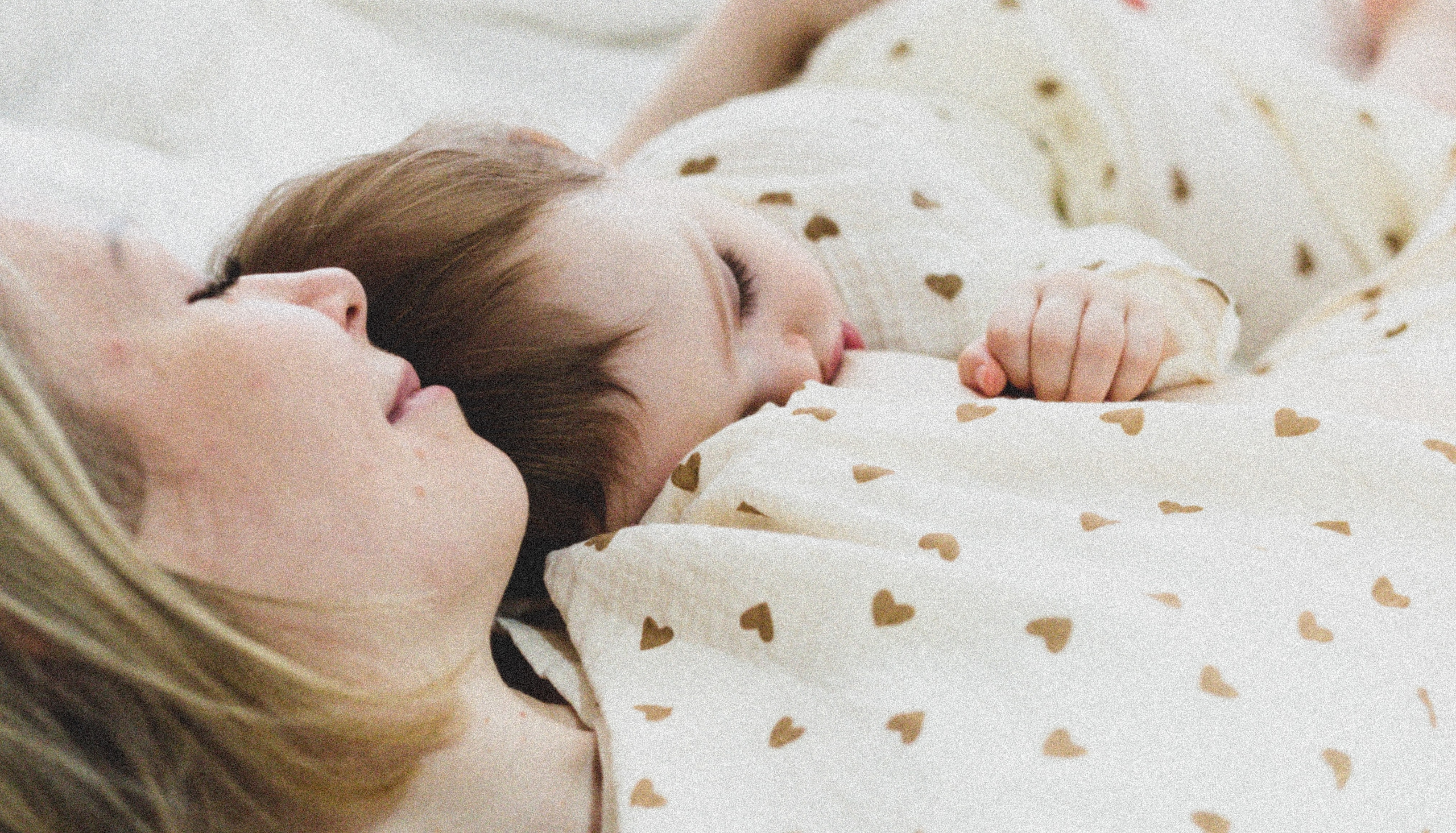 Мама и малыш lifestyle. Фотограф беременных и новорождённых в Краснодаре