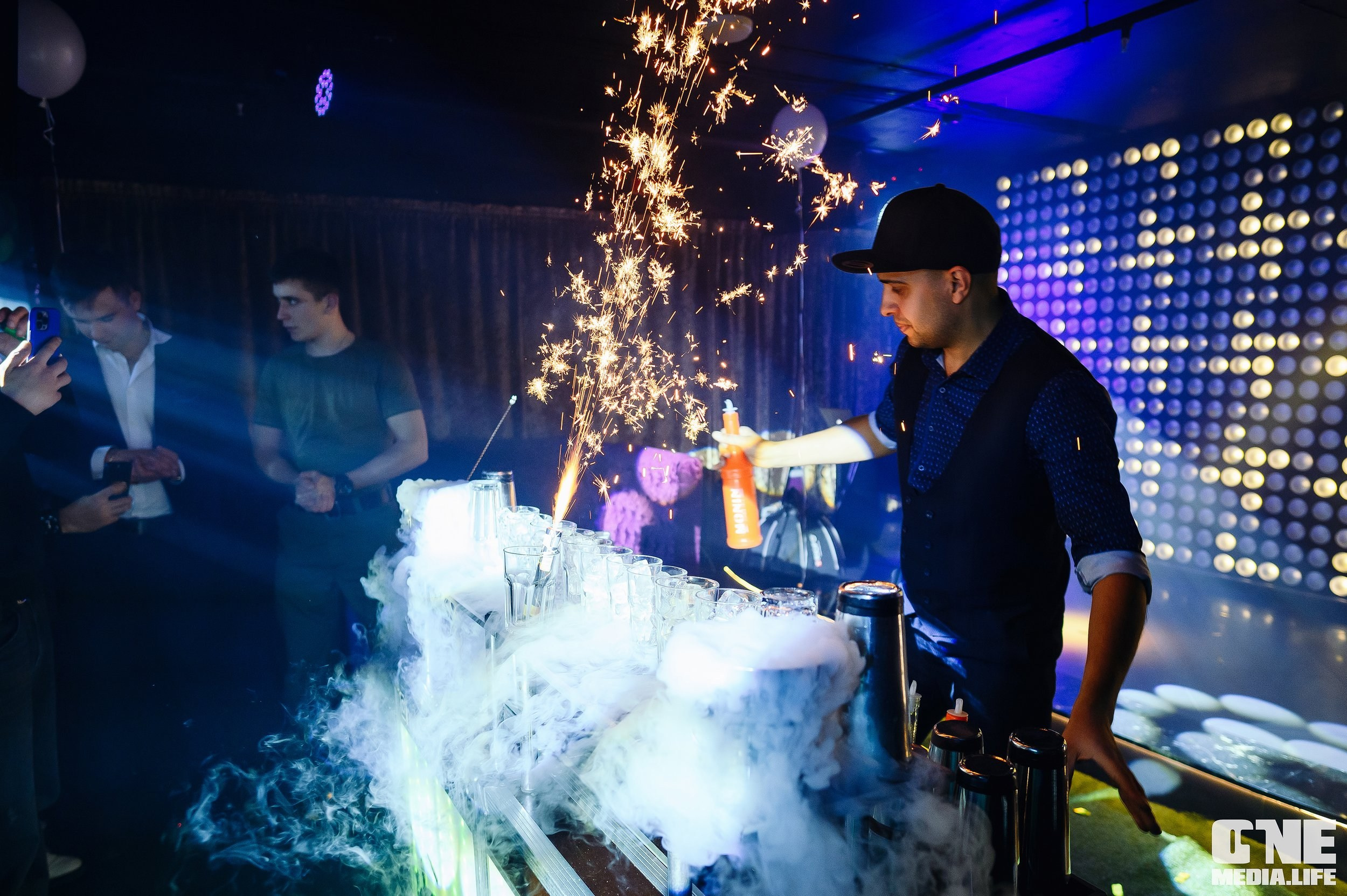 Фоторепортаж из караоке-клуба Эйфория. One Media Life: фоторепортажи, фотоотчеты с мероприятий и заведений