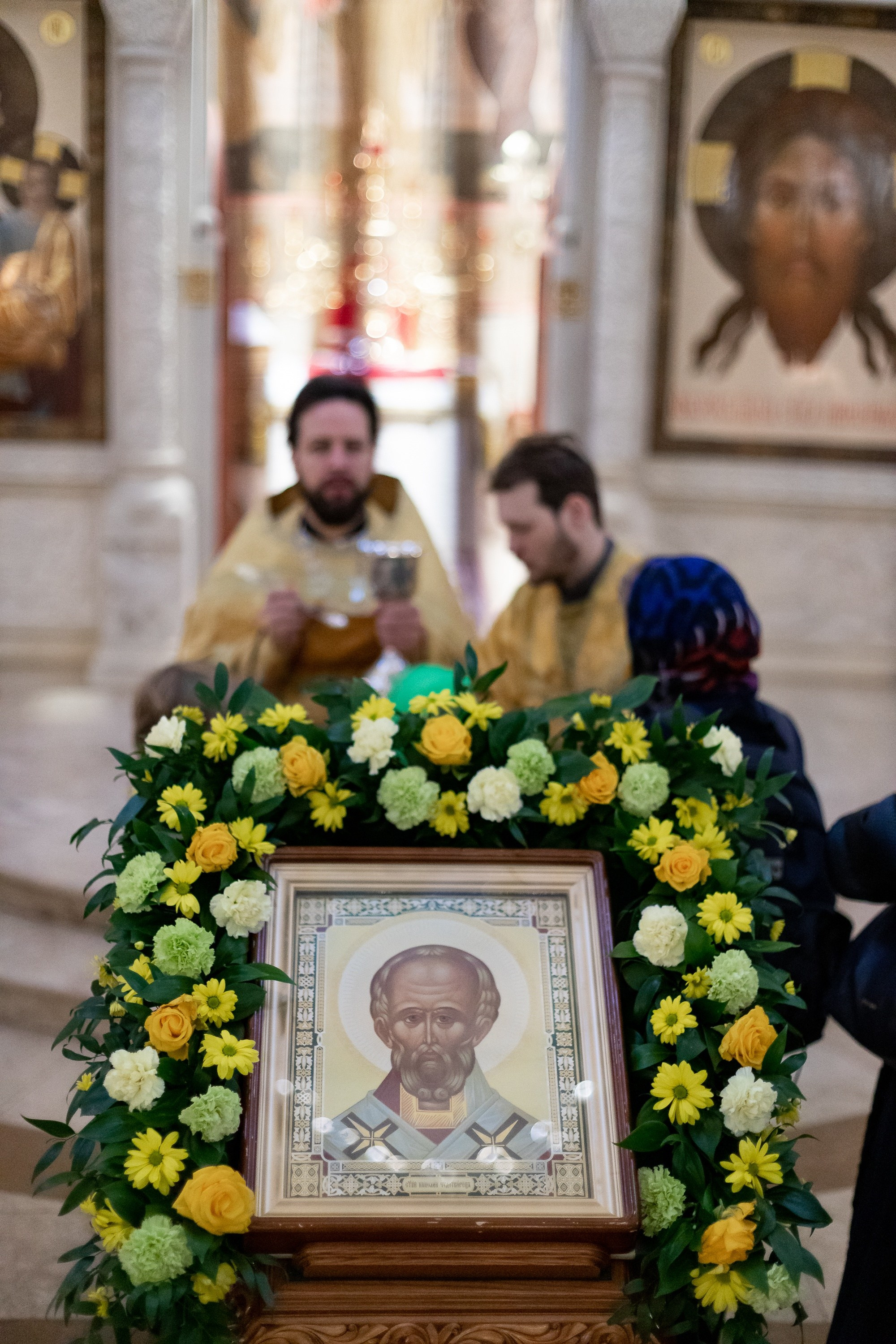 Праздничное богослужение Святителю Николаю 19 декабря. Интерьерный фотограф в Москве Роман Потапов