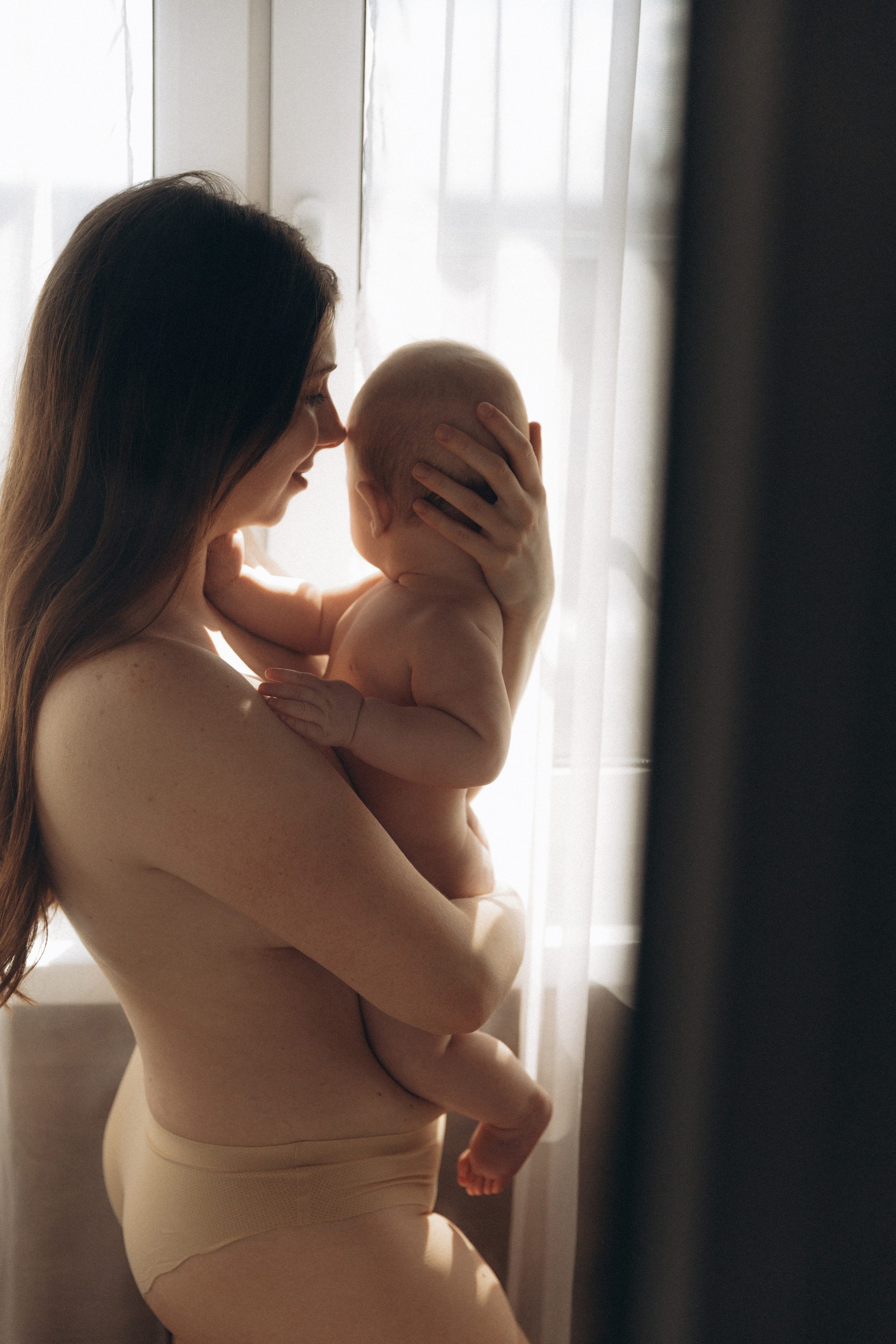 Мама и малыш, домашняя история. Фотограф Ульяна Дивина в Нижнем Новгороде и Нижегородской области