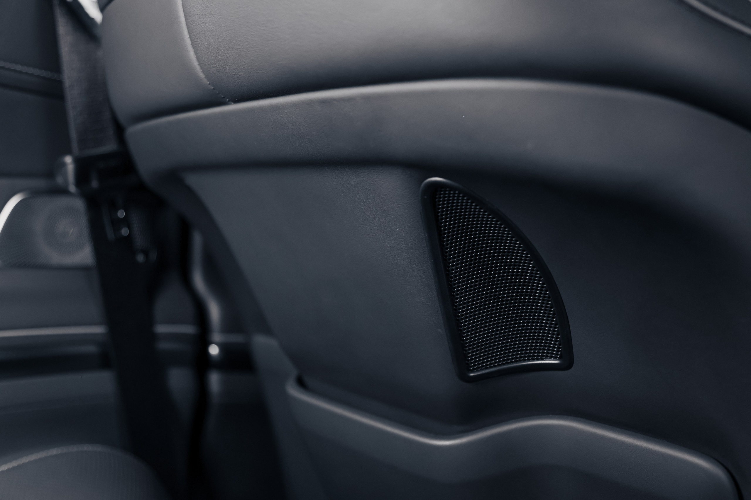 2020 MERCEDES BENZ S63 AMG WHITE ON BLACK $145,000 / 27,100 KM ODOMETER. Mixturecaptures