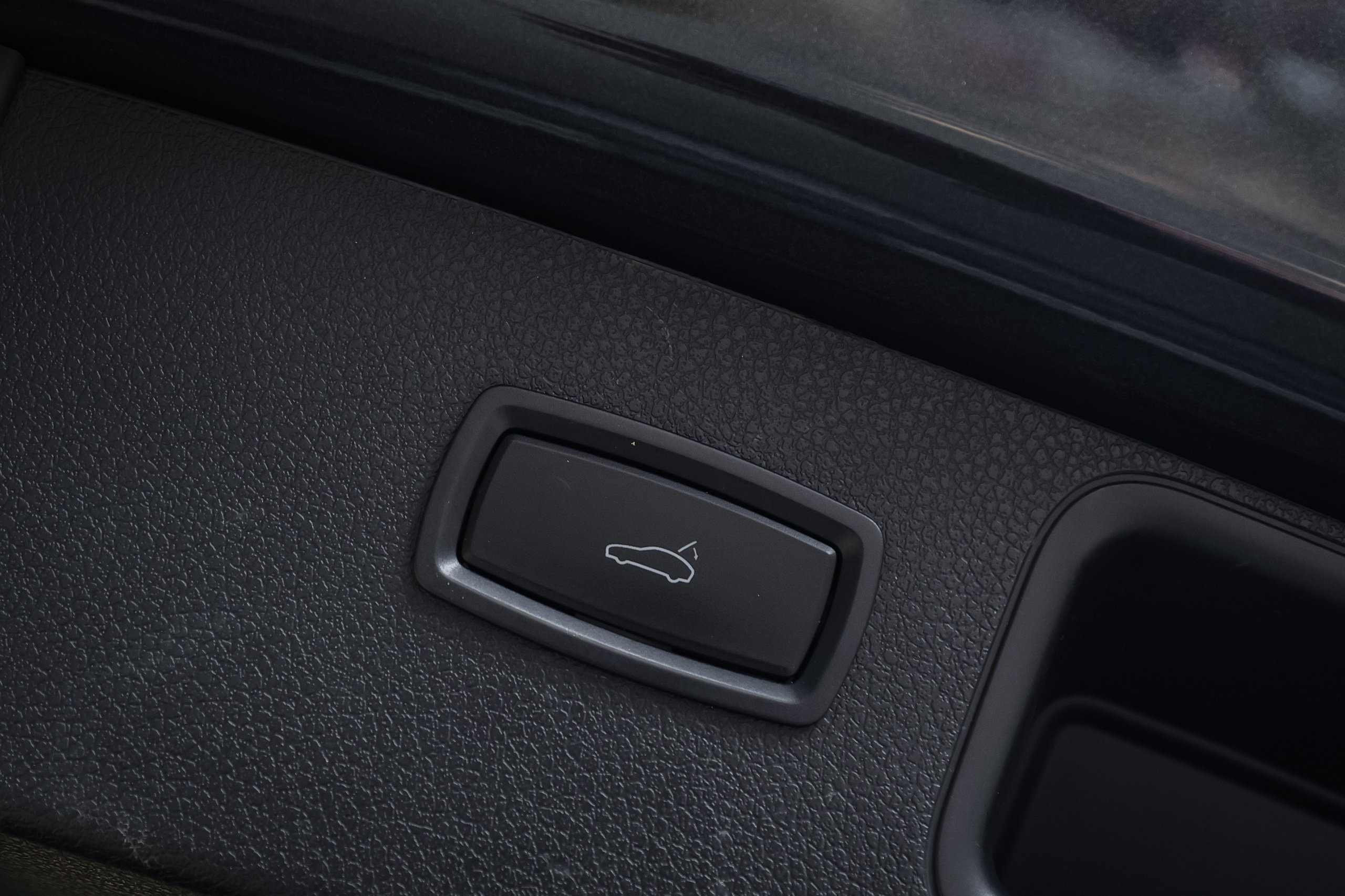 2020 PORSCHE MACAN. Mixturecaptures