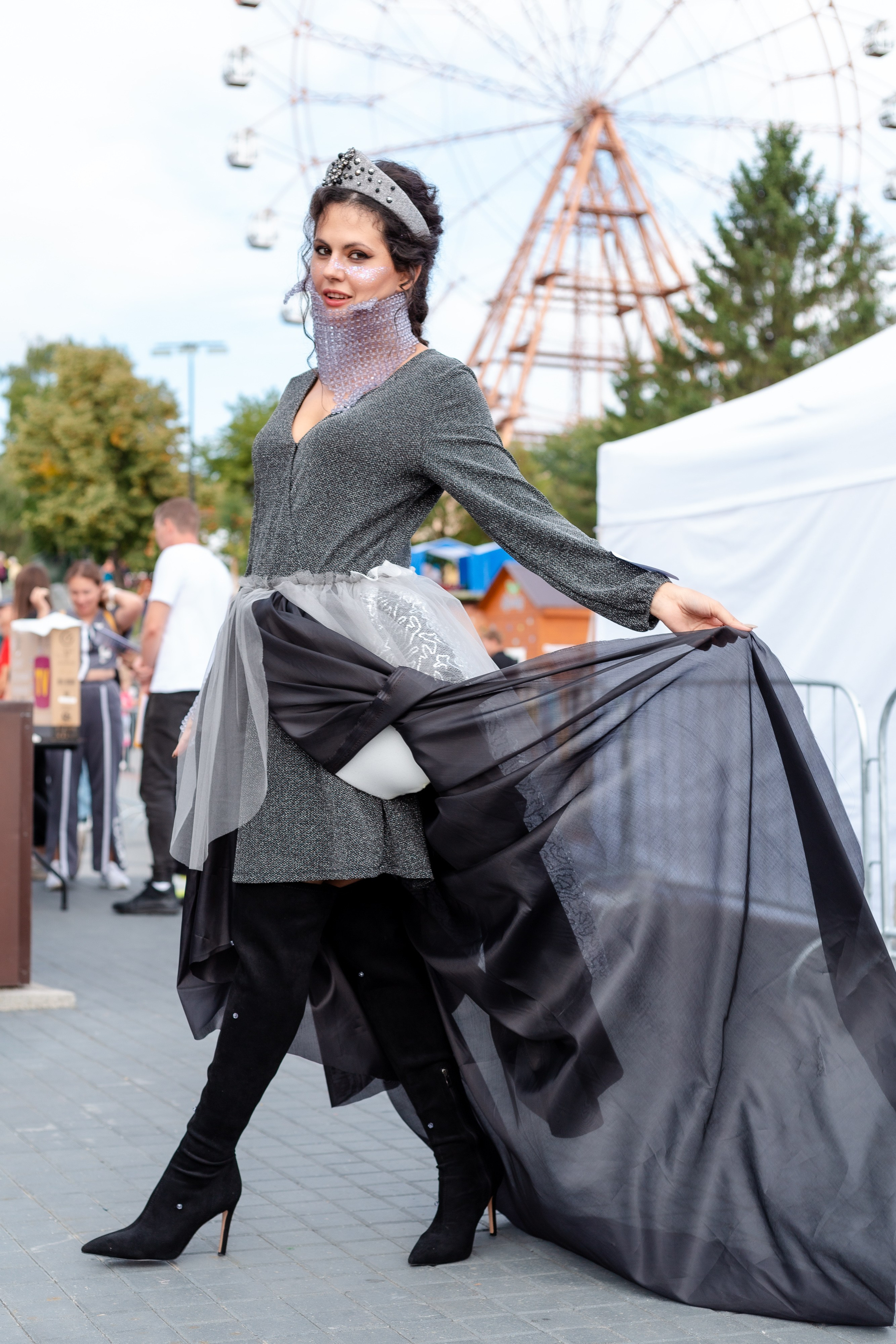 Модельный показ на набережной. Портретный и репортажный фотограф. Мыльников Илья