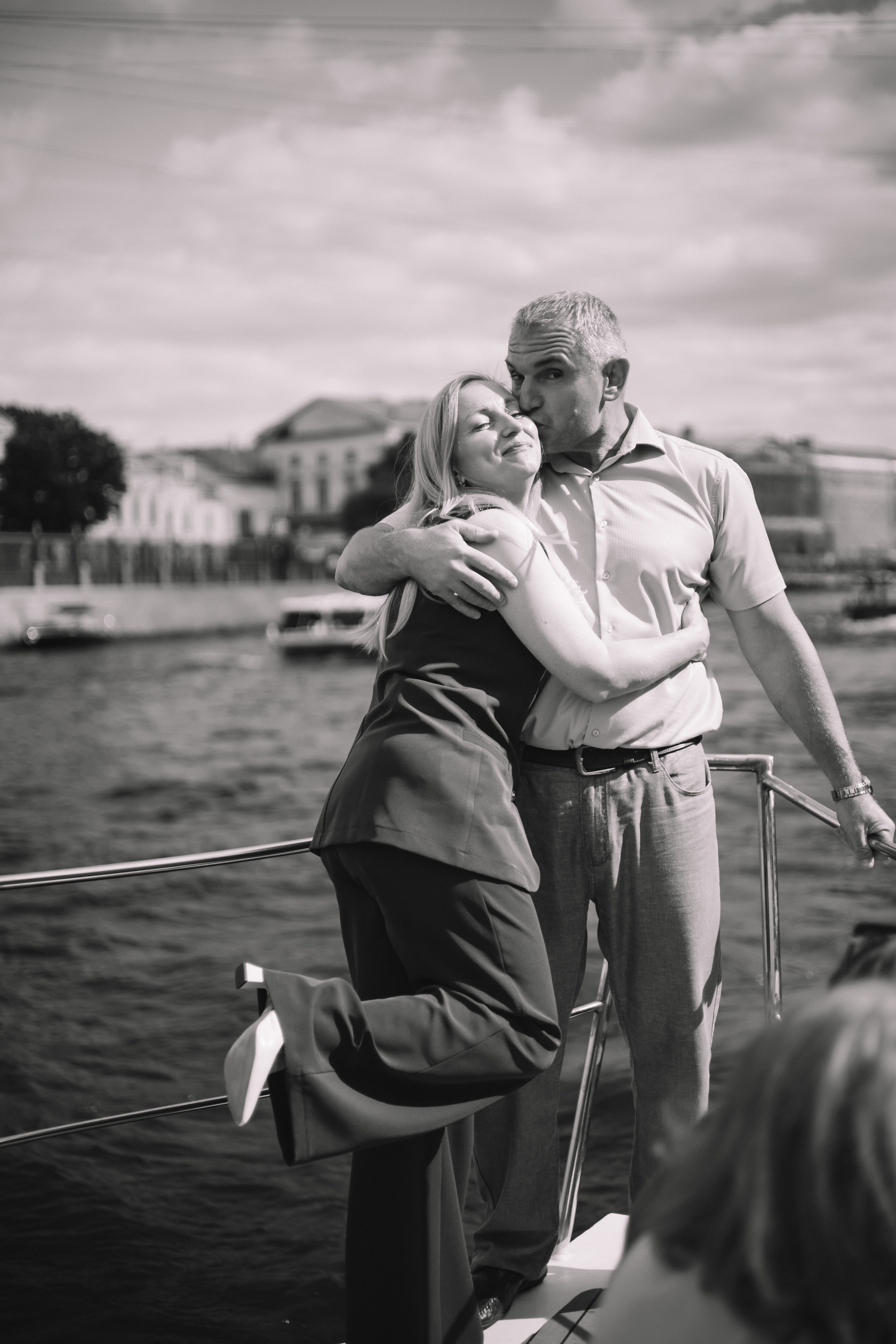 День Рождения на катере. Семейный фотограф в Санкт-Петербурге. Запечатление мгновений и ярких воспоминаний в Вашей жизни