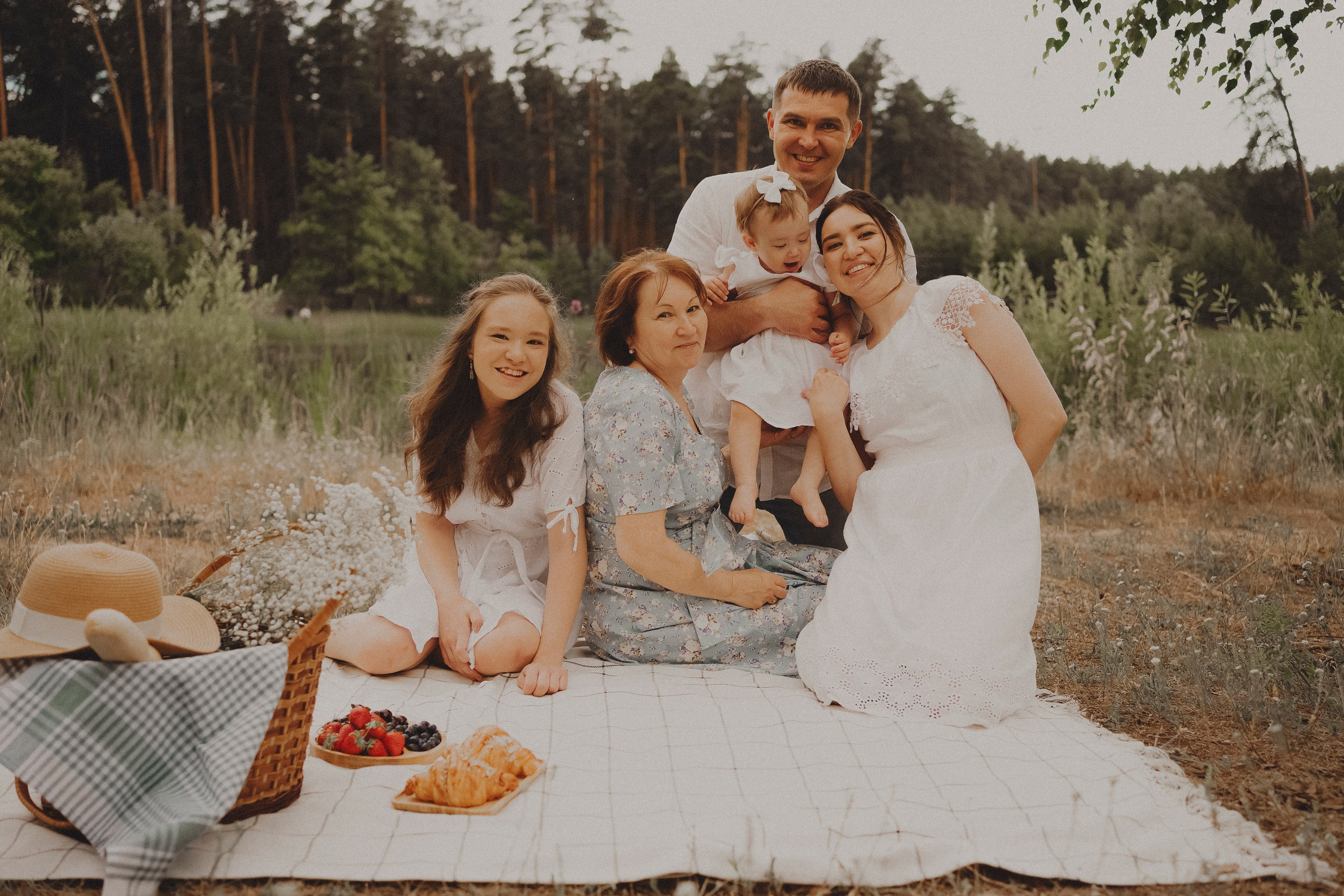 Семейная фотосессия по случаю годика маленькой Зайнаб. Фотограф Анна Кузнецова | Казань | Красная Поляна, Сириус, Сочи