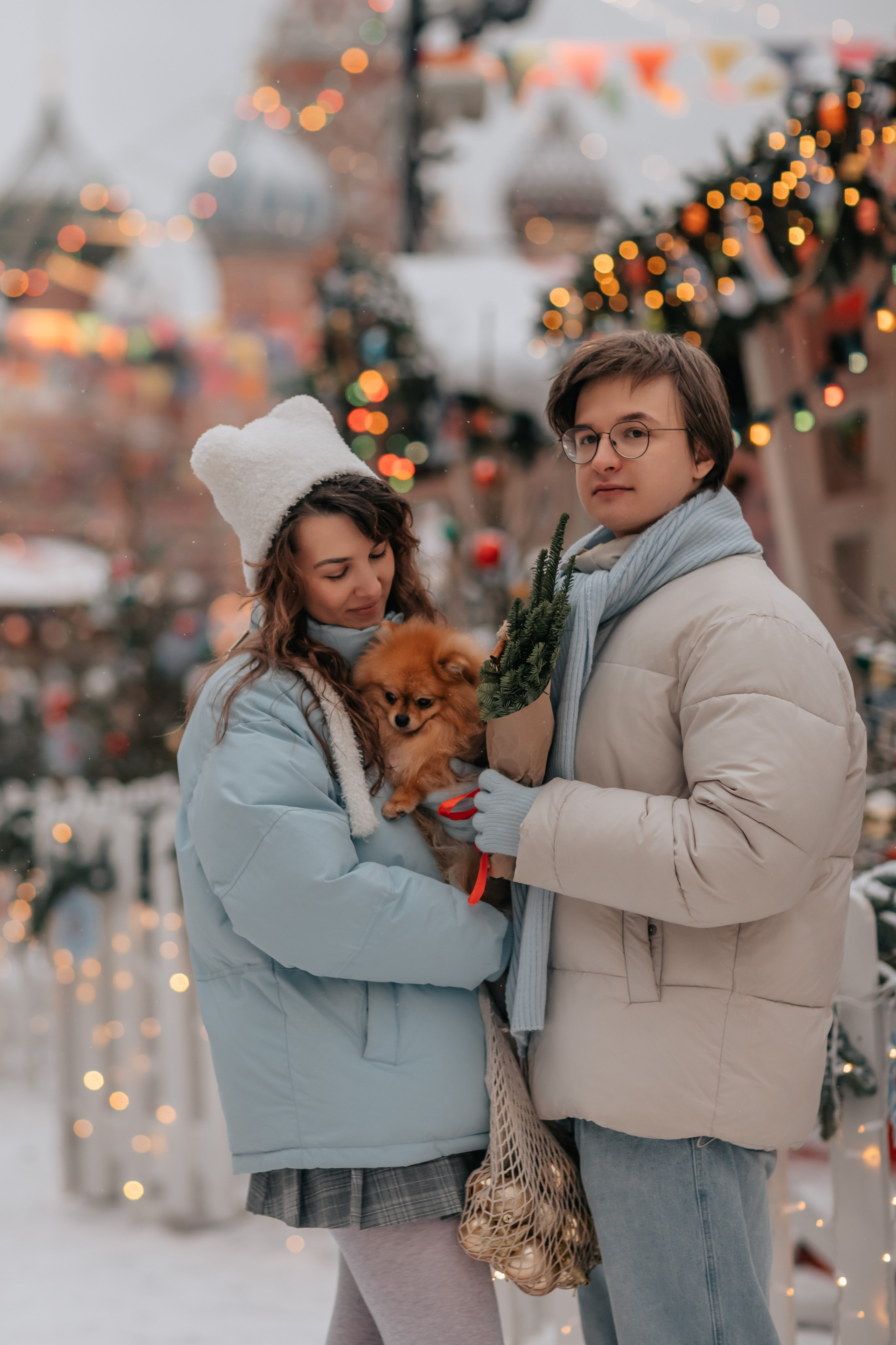 Тоффи и семья на новогодней ярмарке. Семейный фотограф анималист Мария Крючкова