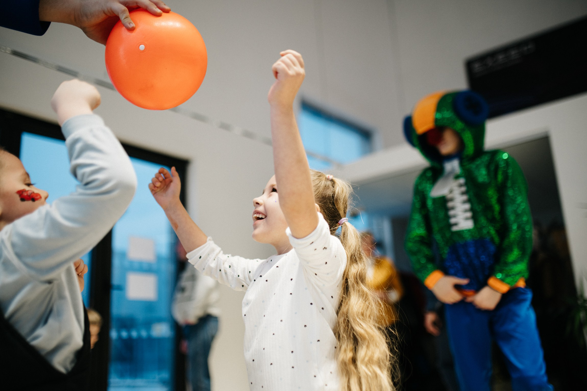 Открытие автосалона Exeed. Портретный и репортажной фотограф Алексей Волков. Москва, Оренбург