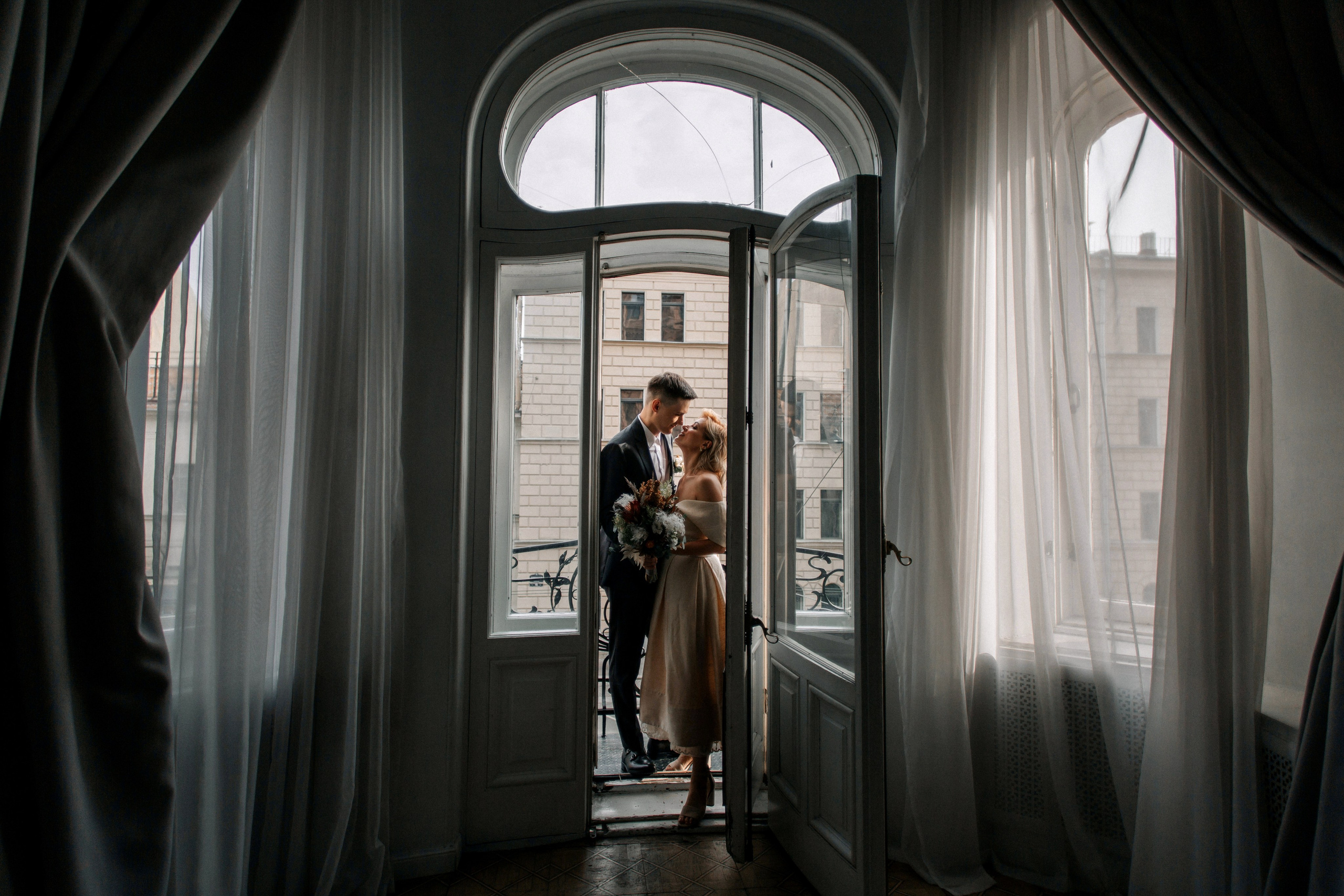 Свадьба для двоих с прогулкой в Выборге. Свадебный фотограф в Санкт-Петербурге Вика Стукачева