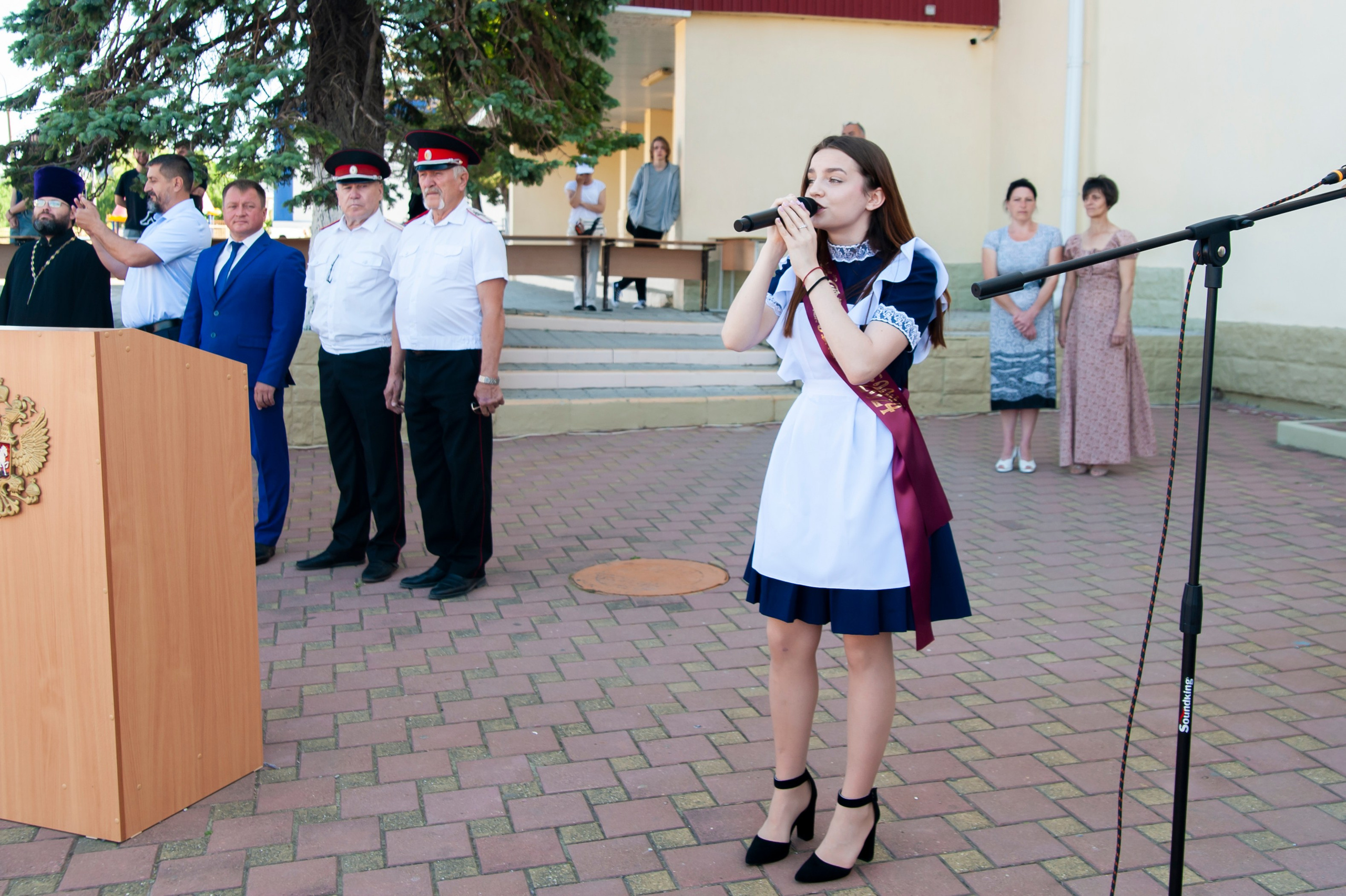 Последний Звонок МАОУ СОШ № 17 им. Эдуарда Есаяна — Архипо-Осиповка. Свадебный и семейный фотограф Денис Лукьянов в Краснодаре, Краснодарском крае и Республике Крым