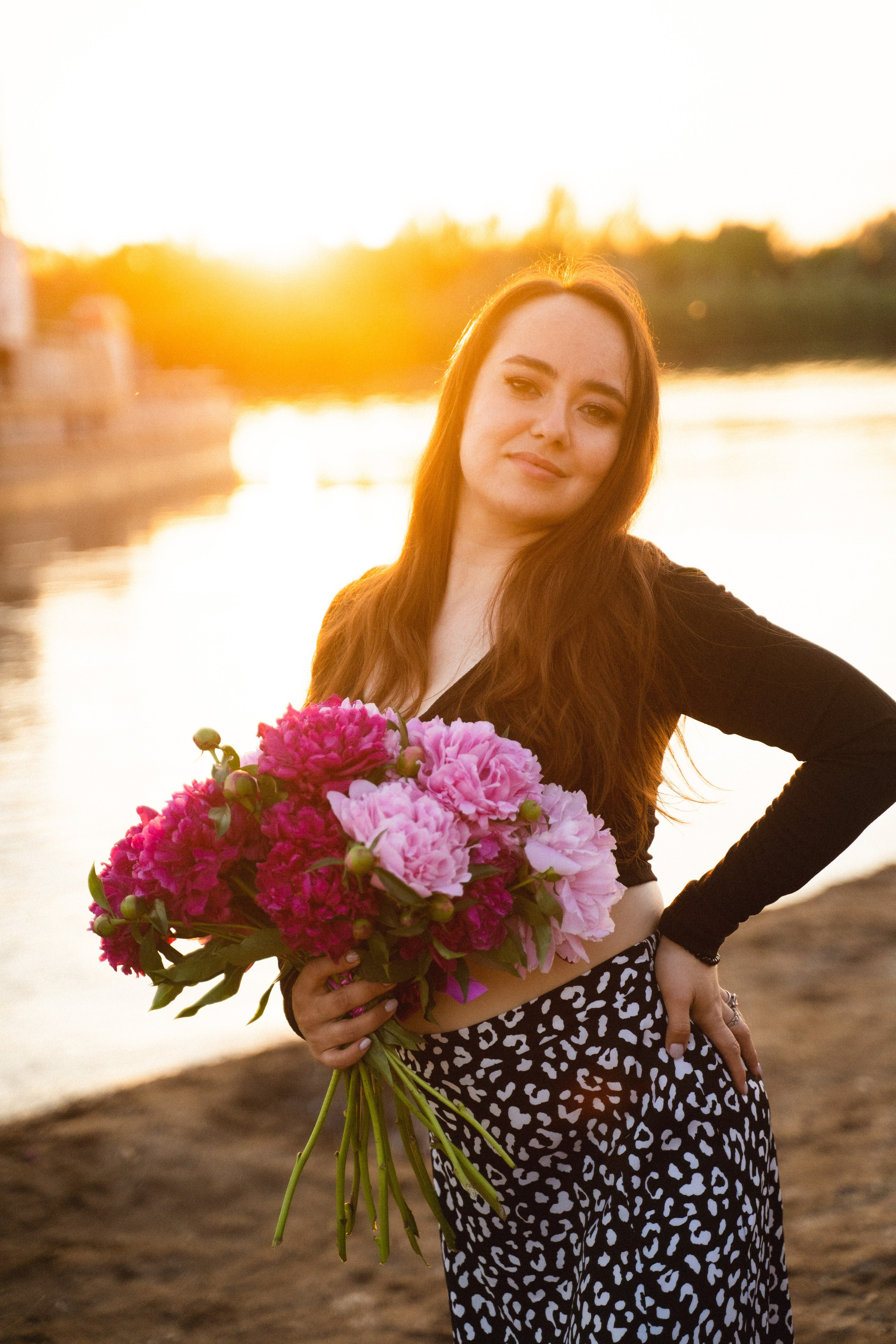 Девушки на берегу