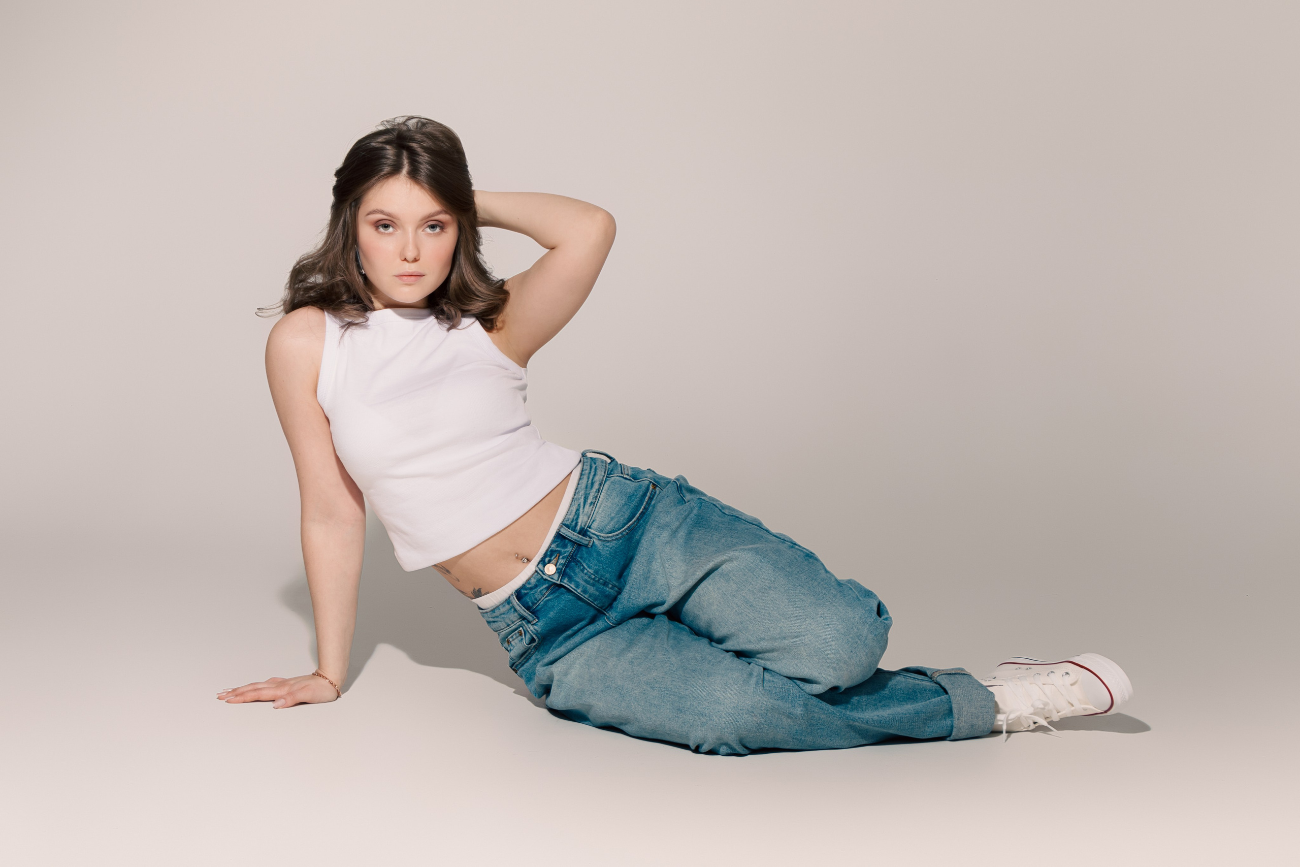 Красивая фотосессия в студии с одеждой и визажем Жуковский, Раменское, Чулково, Кратово, Москва. Лиза Кутанина — семейный фотограф и фотограф беременных в Жуковском