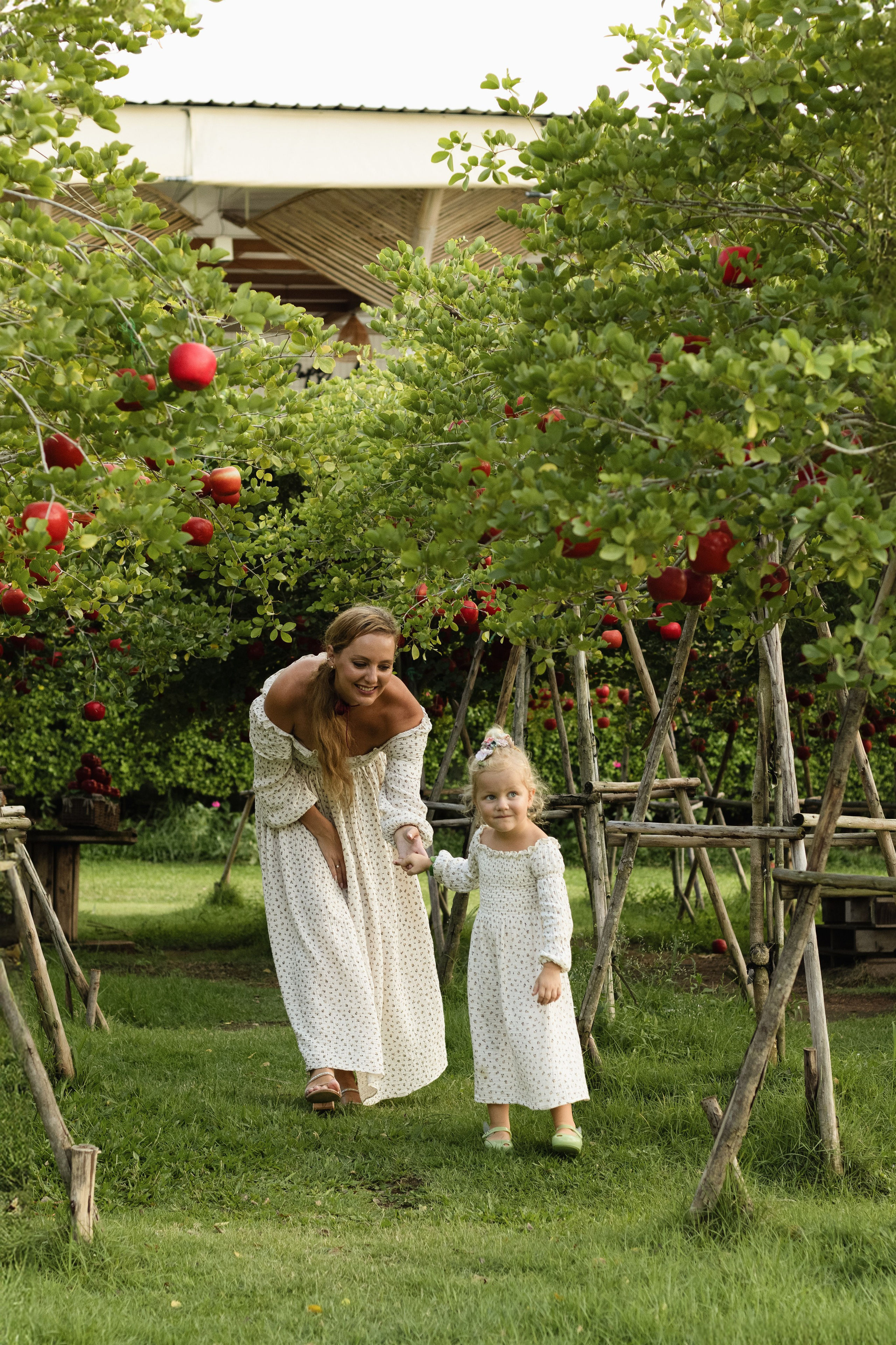 Anna and Maria. Portrait photographer in Thailand