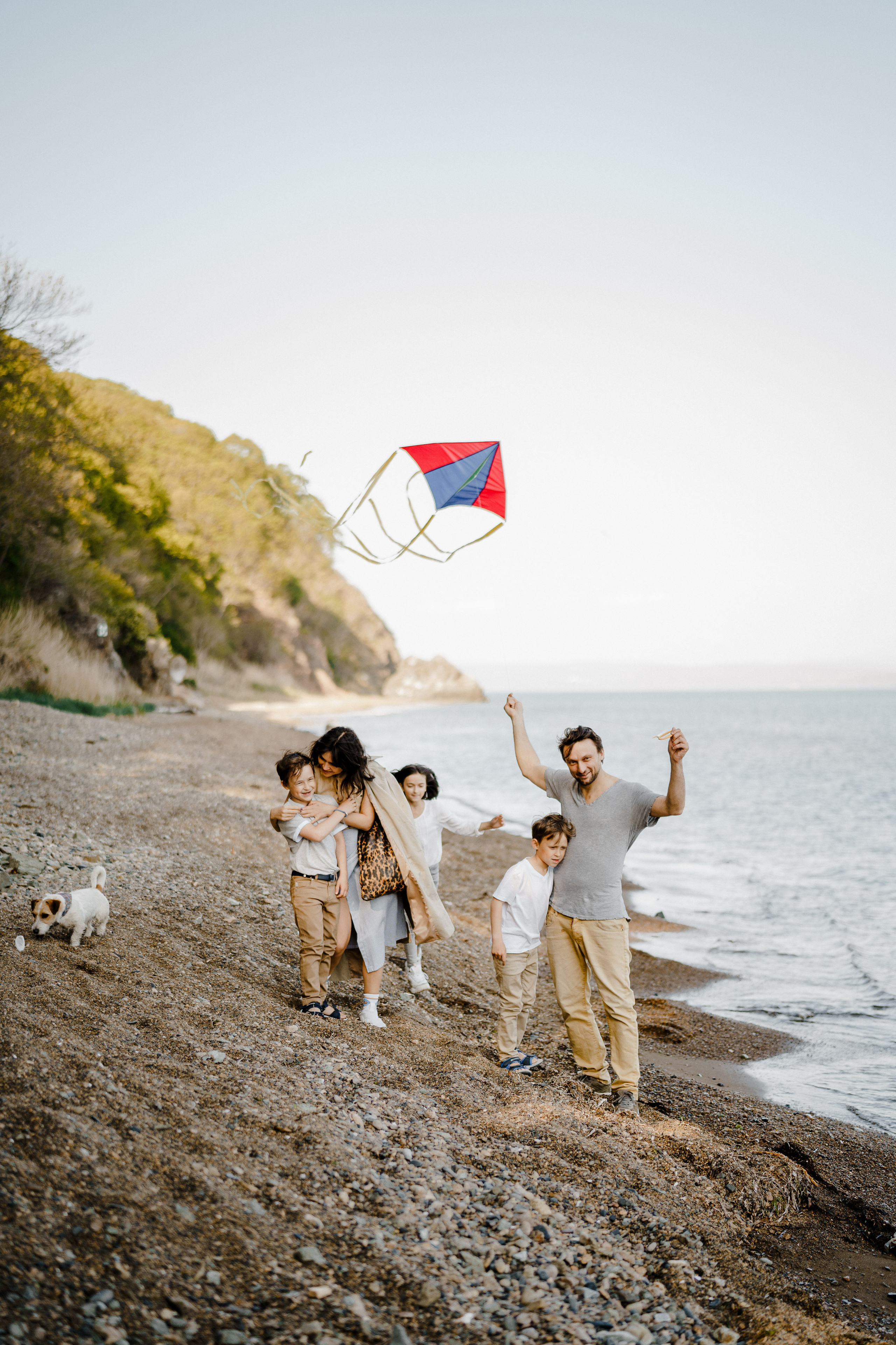 Берег моря воздушный змей и собака. Фотограф Lifestyle в Хабаровске, Владивостоке Землякова Елена